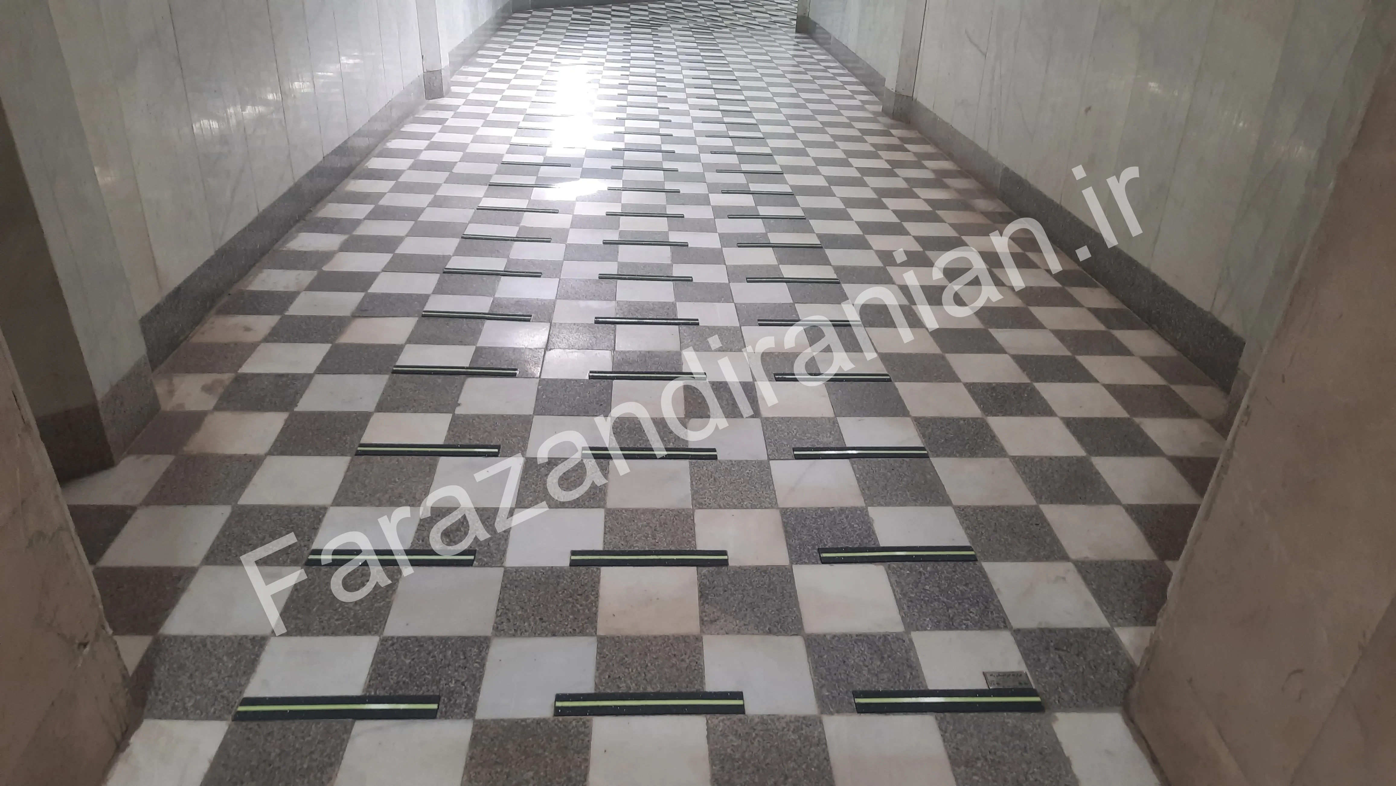 تصویر ۵ از اجرای نوار ضد لغزش در بیمارستان ۱۷ شهریور مشهد