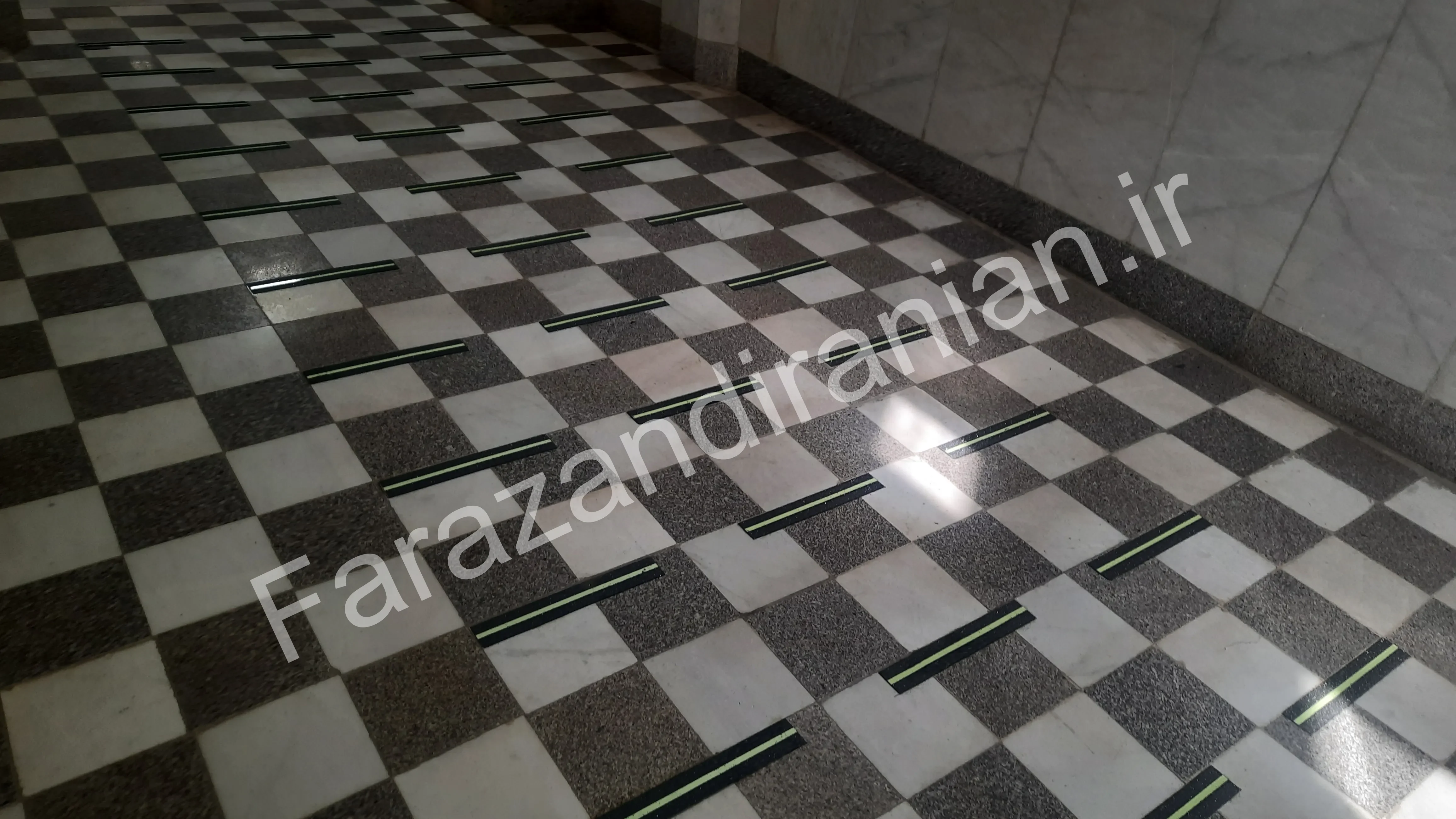 تصویر ۶ از اجرای نوار ضد لغزش در بیمارستان ۱۷ شهریور مشهد