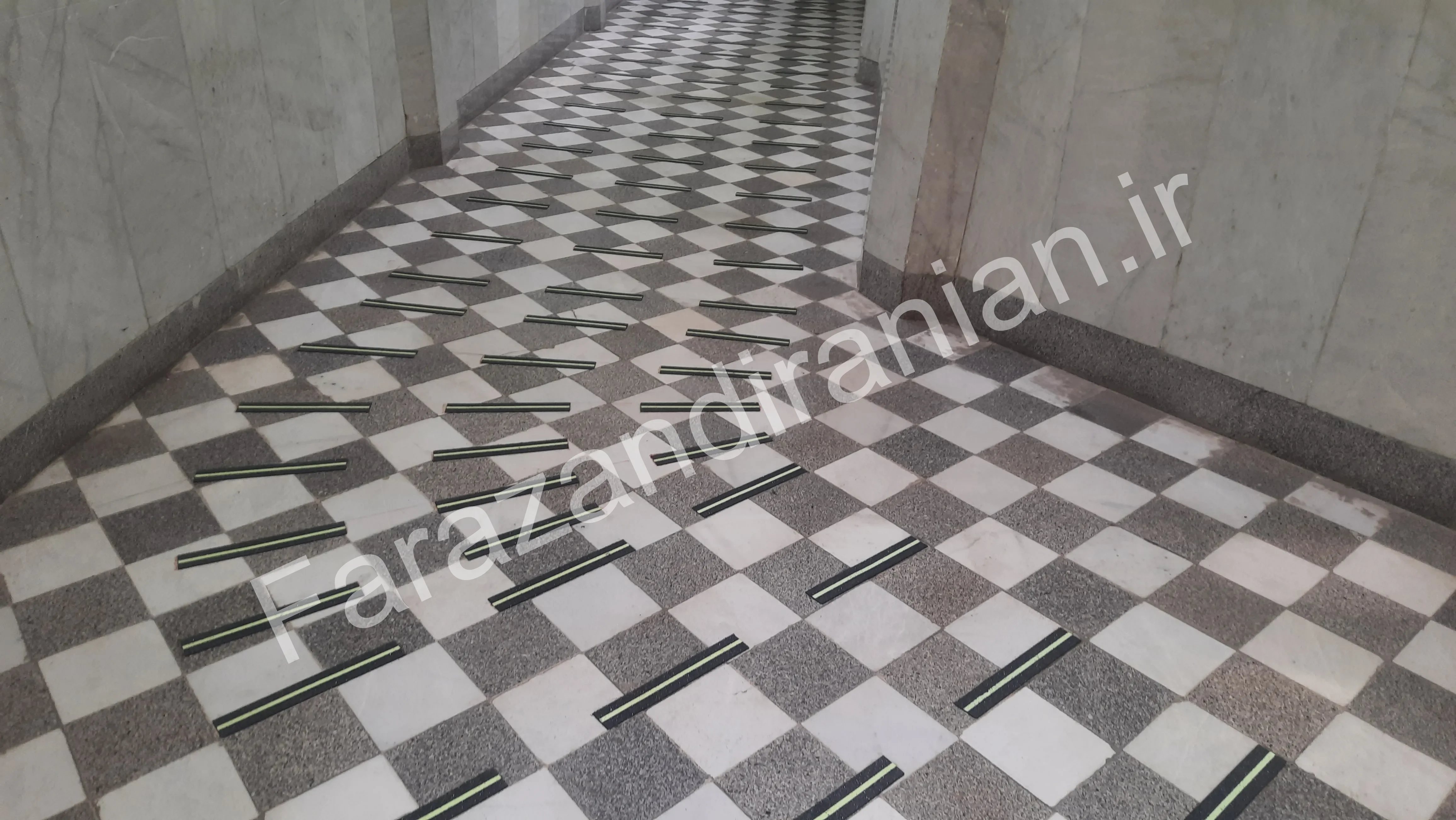 تصویر ۸ از اجرای نوار ضد لغزش در بیمارستان ۱۷ شهریور مشهد