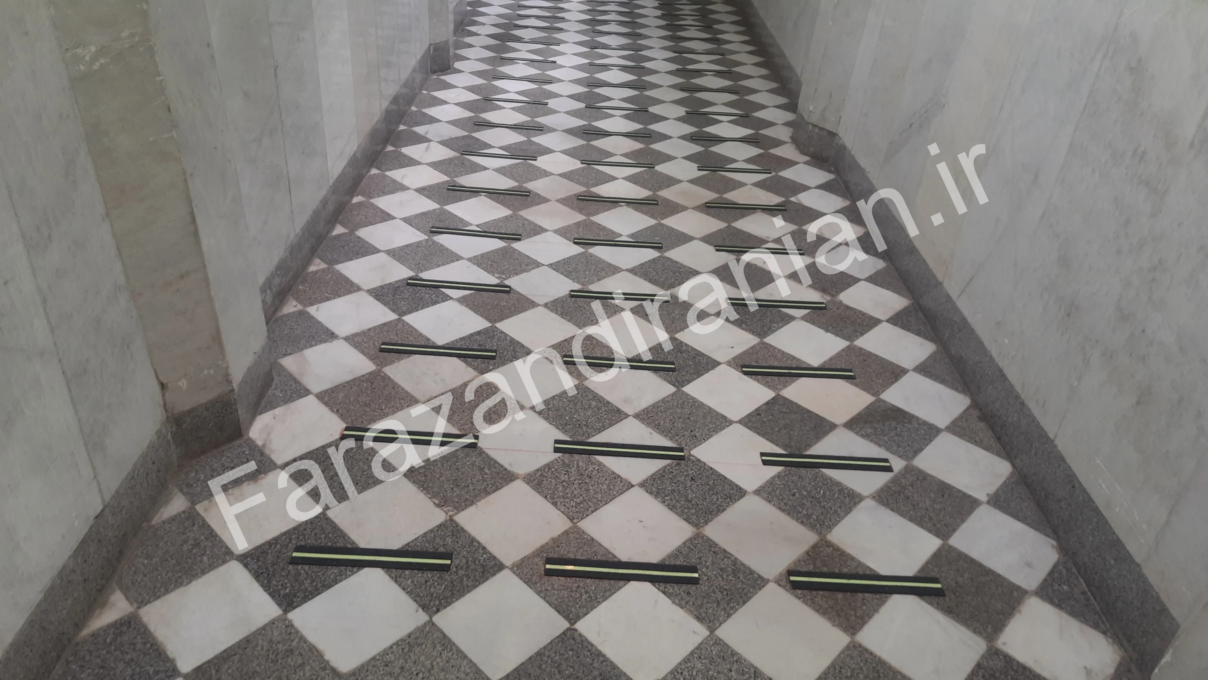 تصویر ۹ از اجرای نوار ضد لغزش در بیمارستان ۱۷ شهریور مشهد