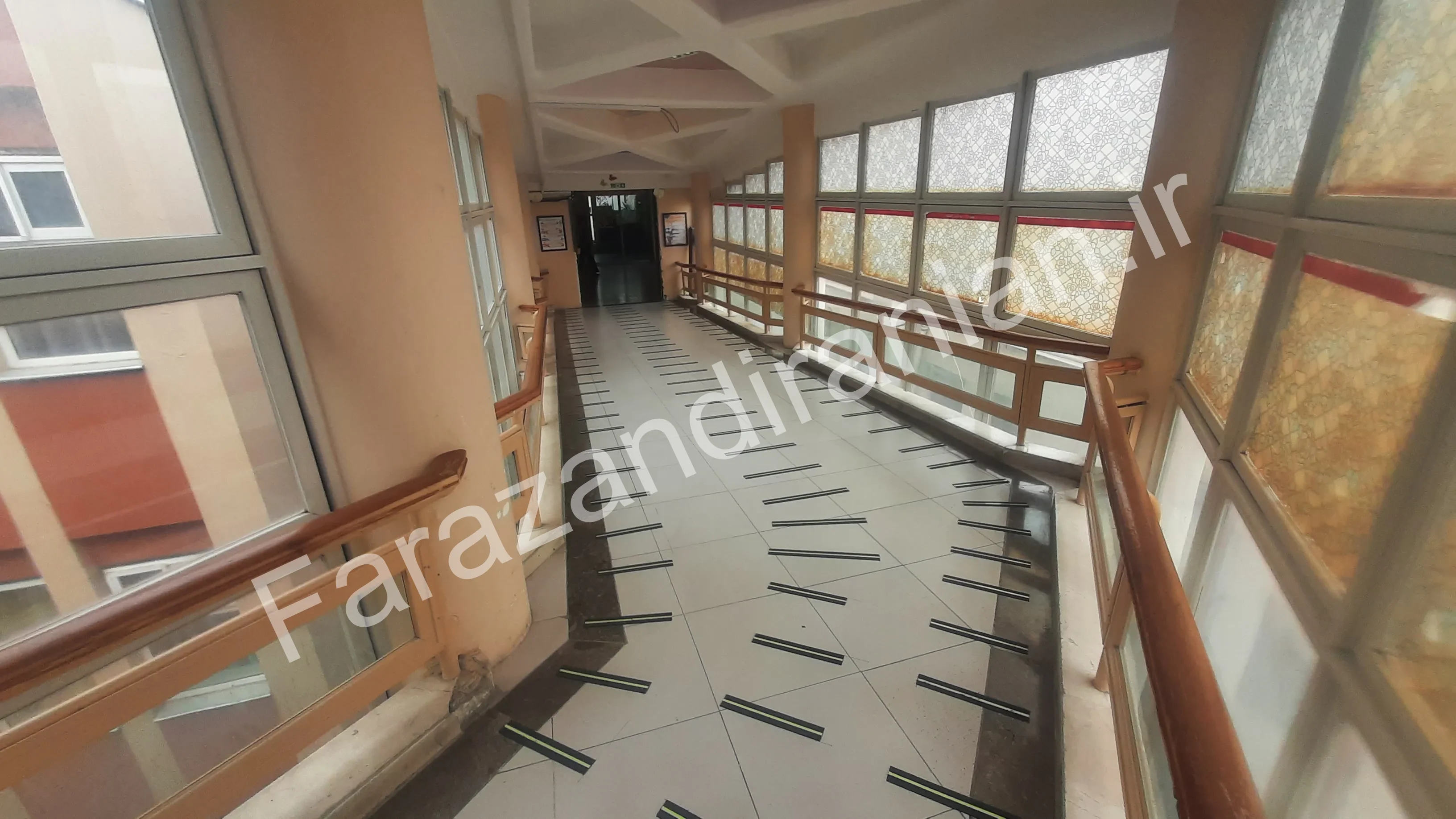 تصویر ۲۵ از اجرای نوار ضد لغزش در بیمارستان ۱۷ شهریور مشهد
