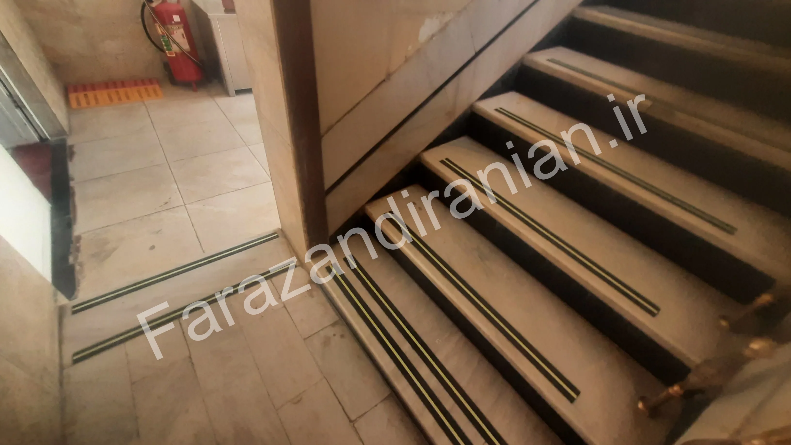 تصویر ۲۶ از اجرای نوار ضد لغزش در بیمارستان ۱۷ شهریور مشهد