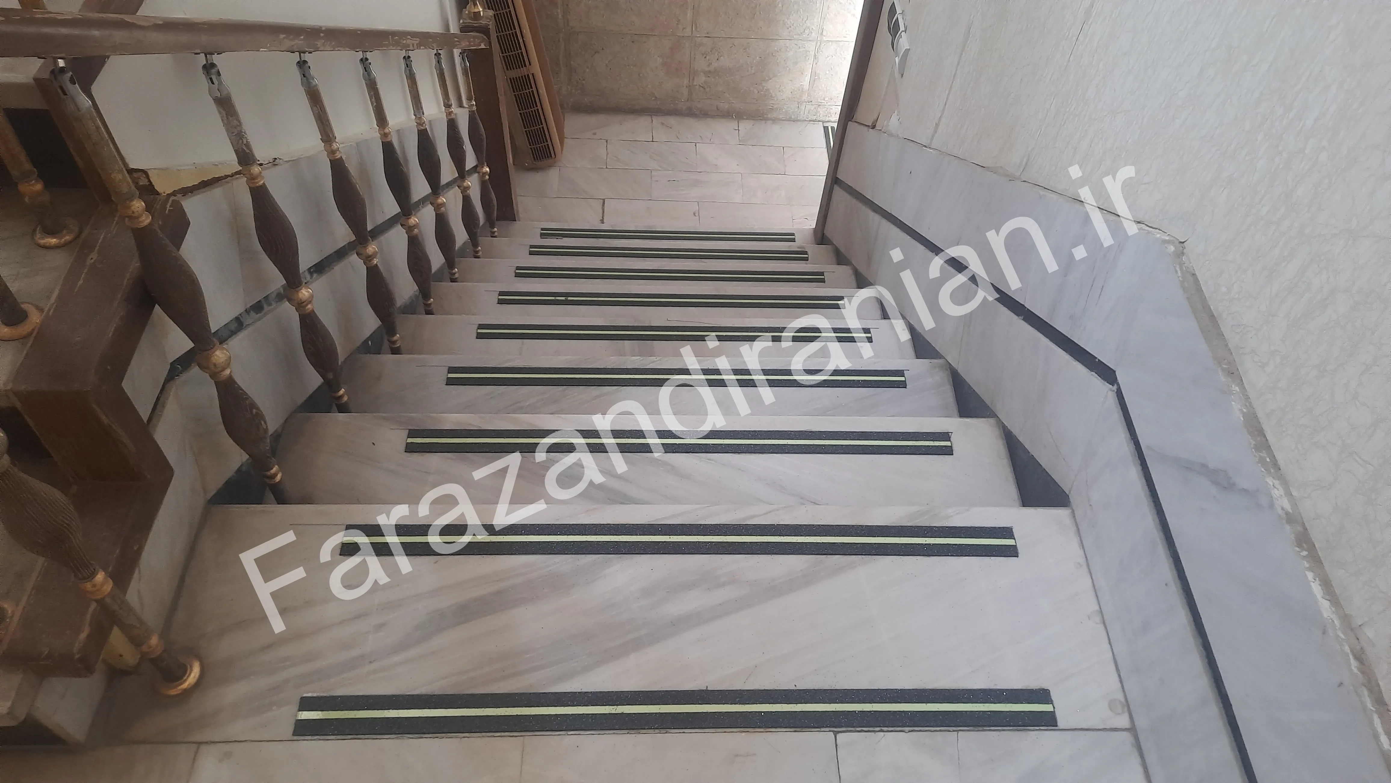 تصویر ۲۷ از اجرای نوار ضد لغزش در بیمارستان ۱۷ شهریور مشهد