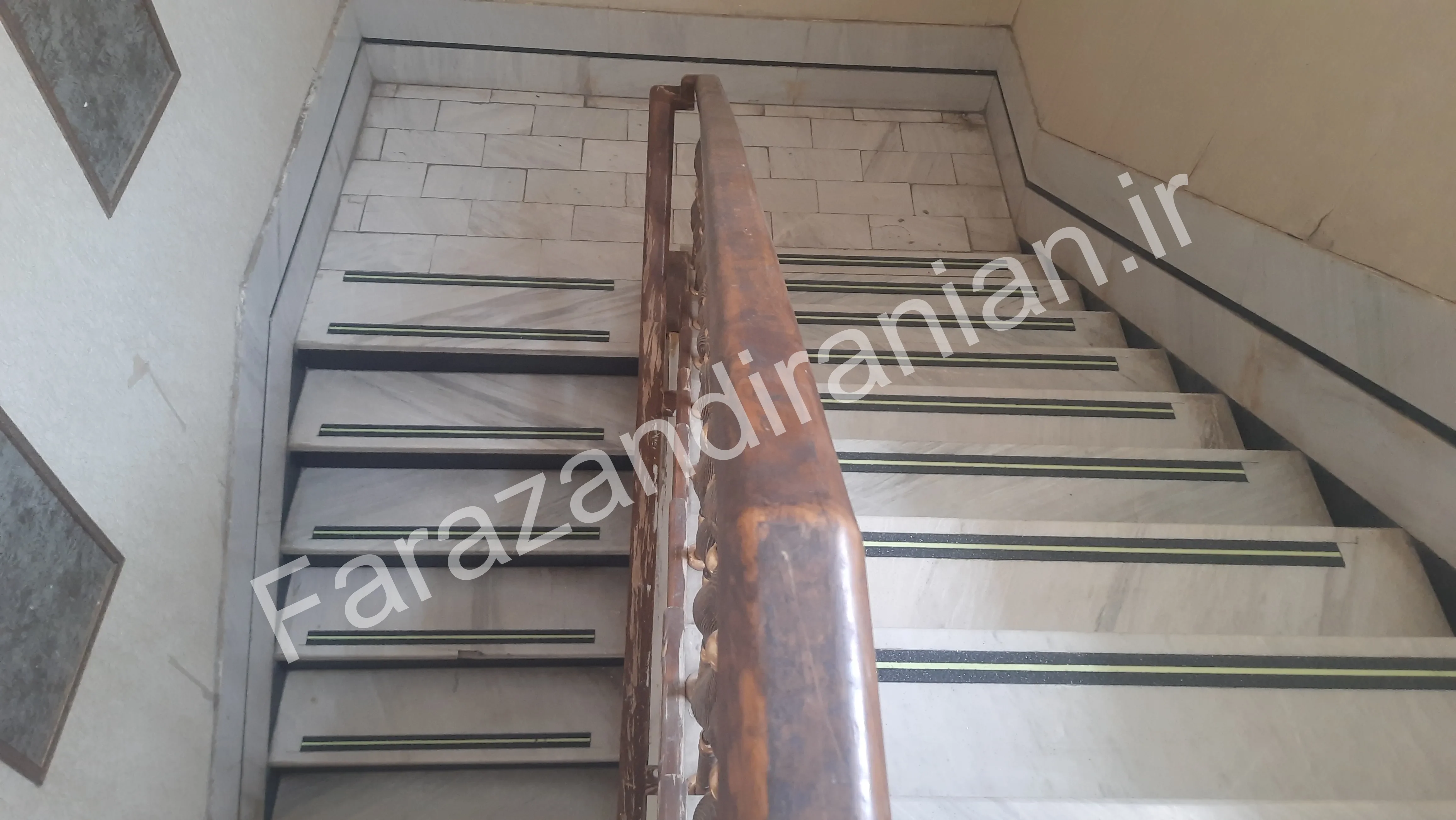 تصویر ۲۸ از اجرای نوار ضد لغزش در بیمارستان ۱۷ شهریور مشهد