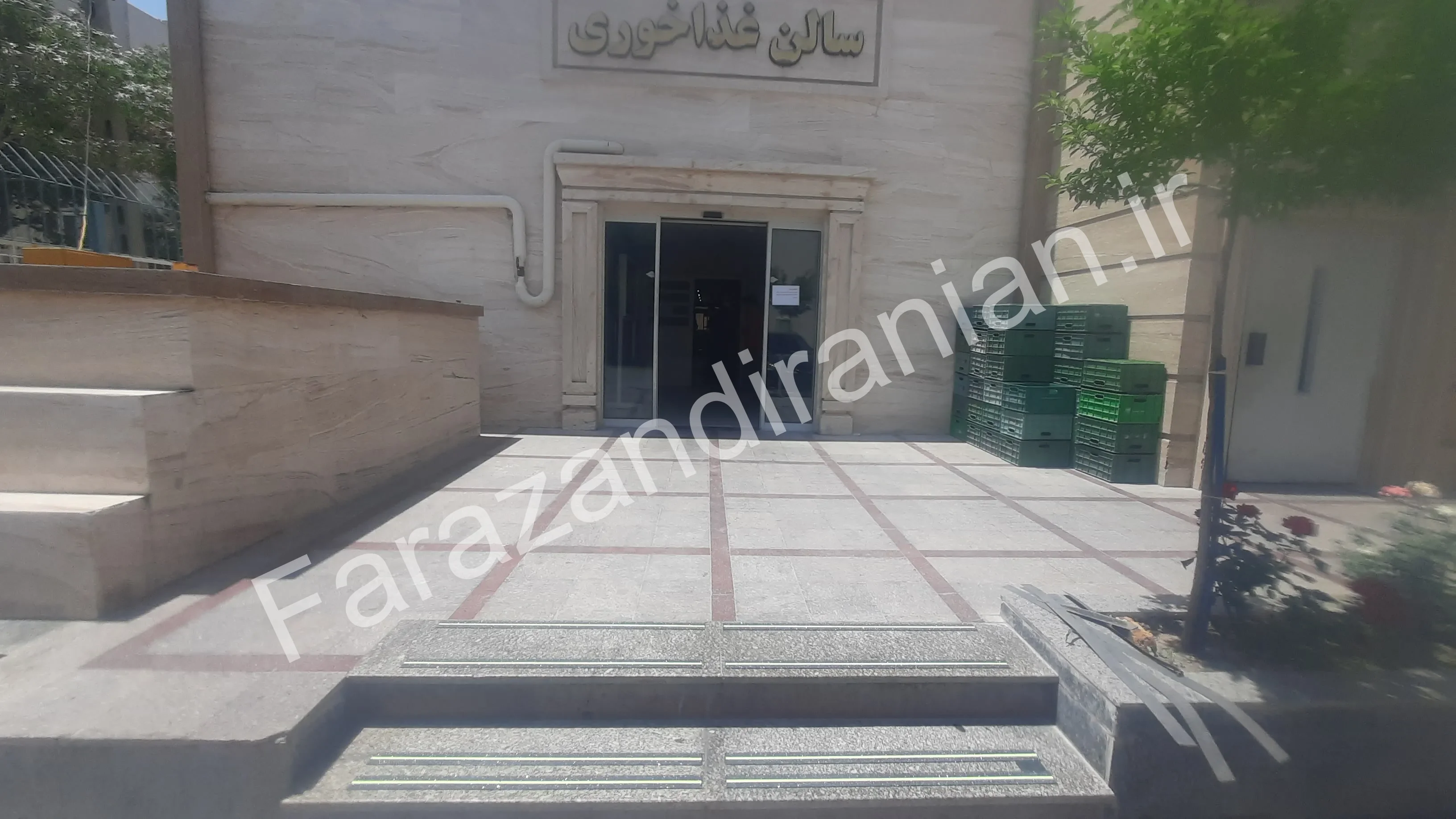 تصویر ۳۱ از اجرای نوار ضد لغزش در بیمارستان ۱۷ شهریور مشهد