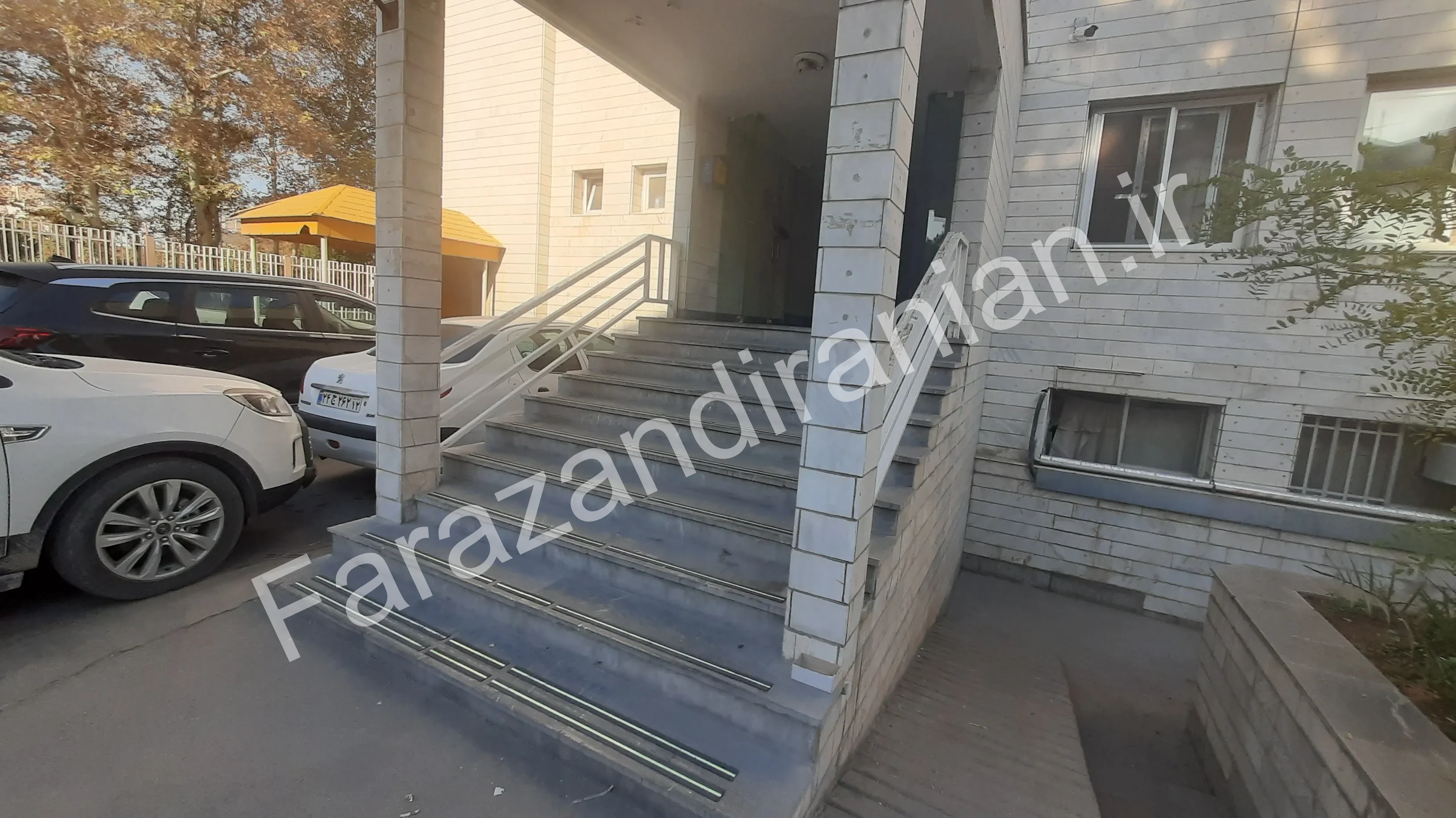 تصویر ۳۹ از اجرای نوار ضد لغزش در بیمارستان ۱۷ شهریور مشهد