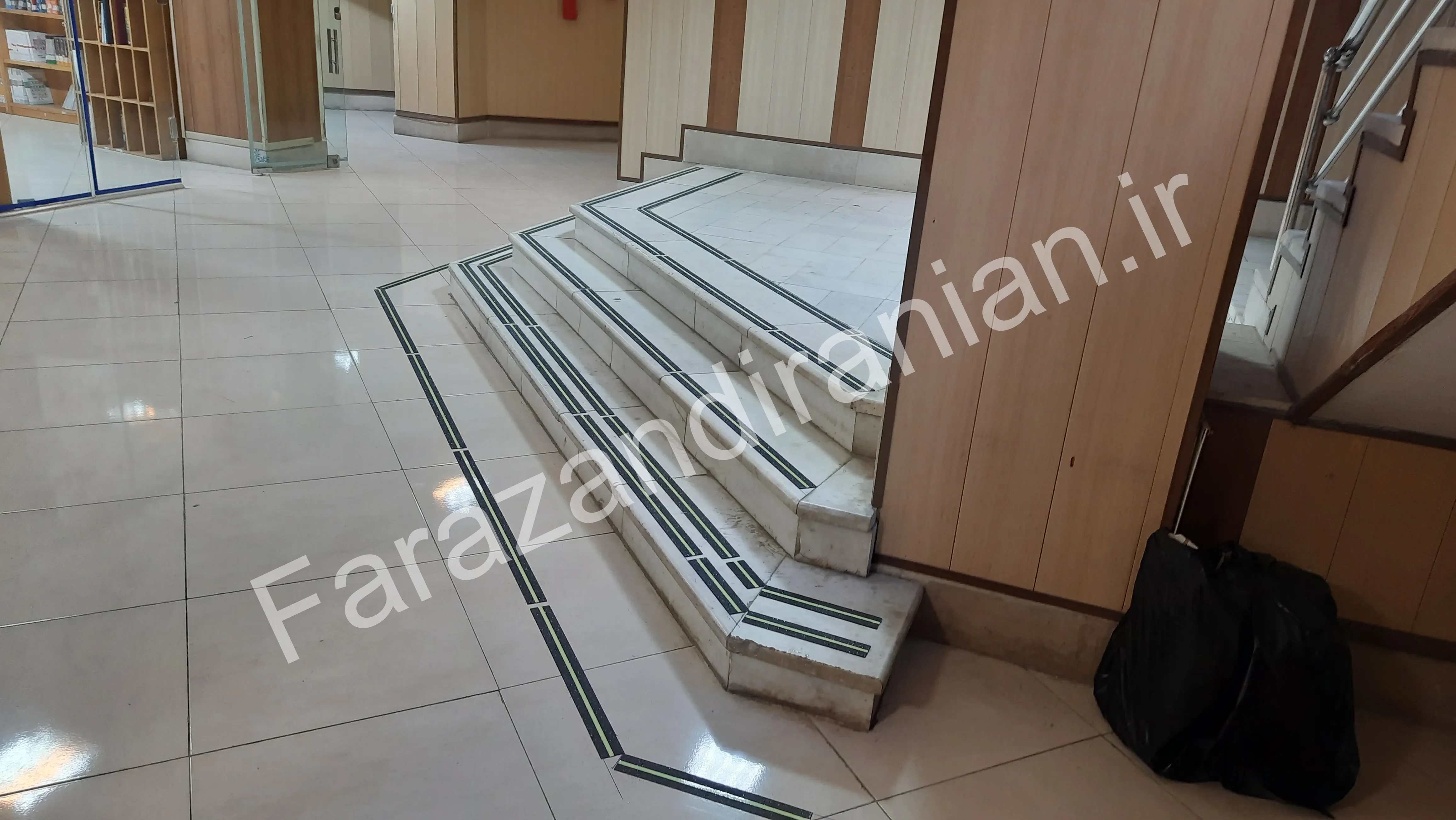 تصویر ۴۲ از اجرای نوار ضد لغزش در بیمارستان ۱۷ شهریور مشهد