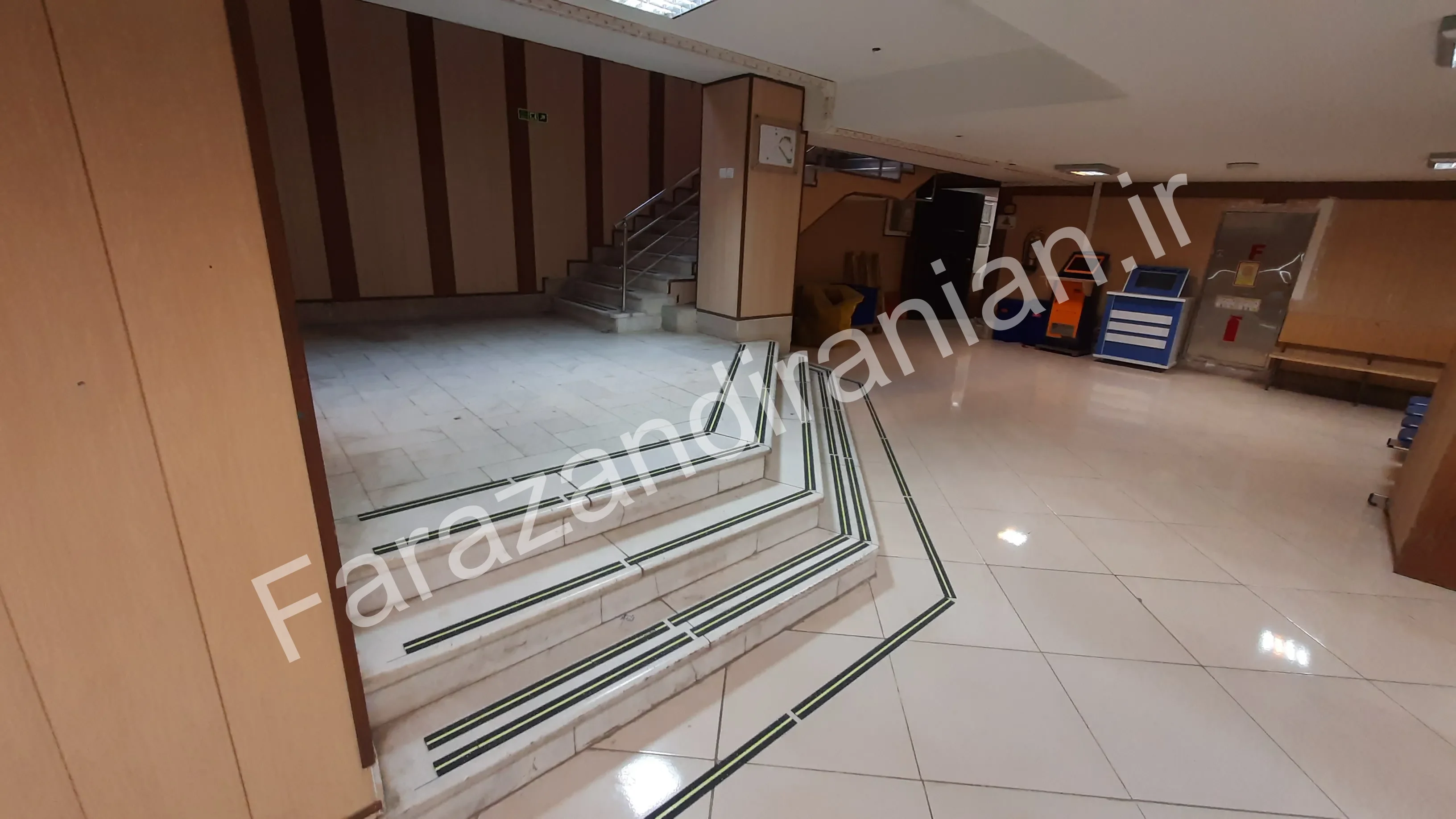 تصویر ۴۳ از اجرای نوار ضد لغزش در بیمارستان ۱۷ شهریور مشهد