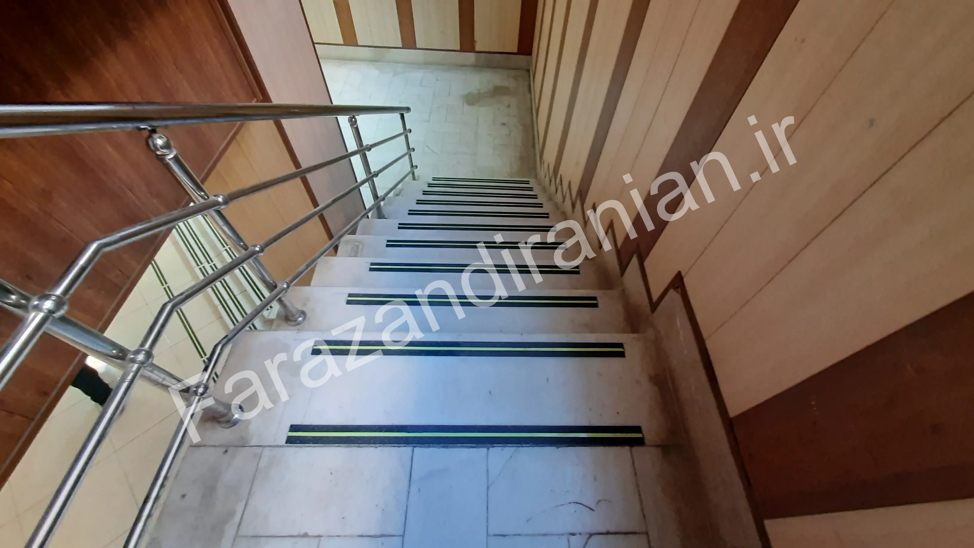 تصویر ۴۷ از اجرای نوار ضد لغزش در بیمارستان ۱۷ شهریور مشهد