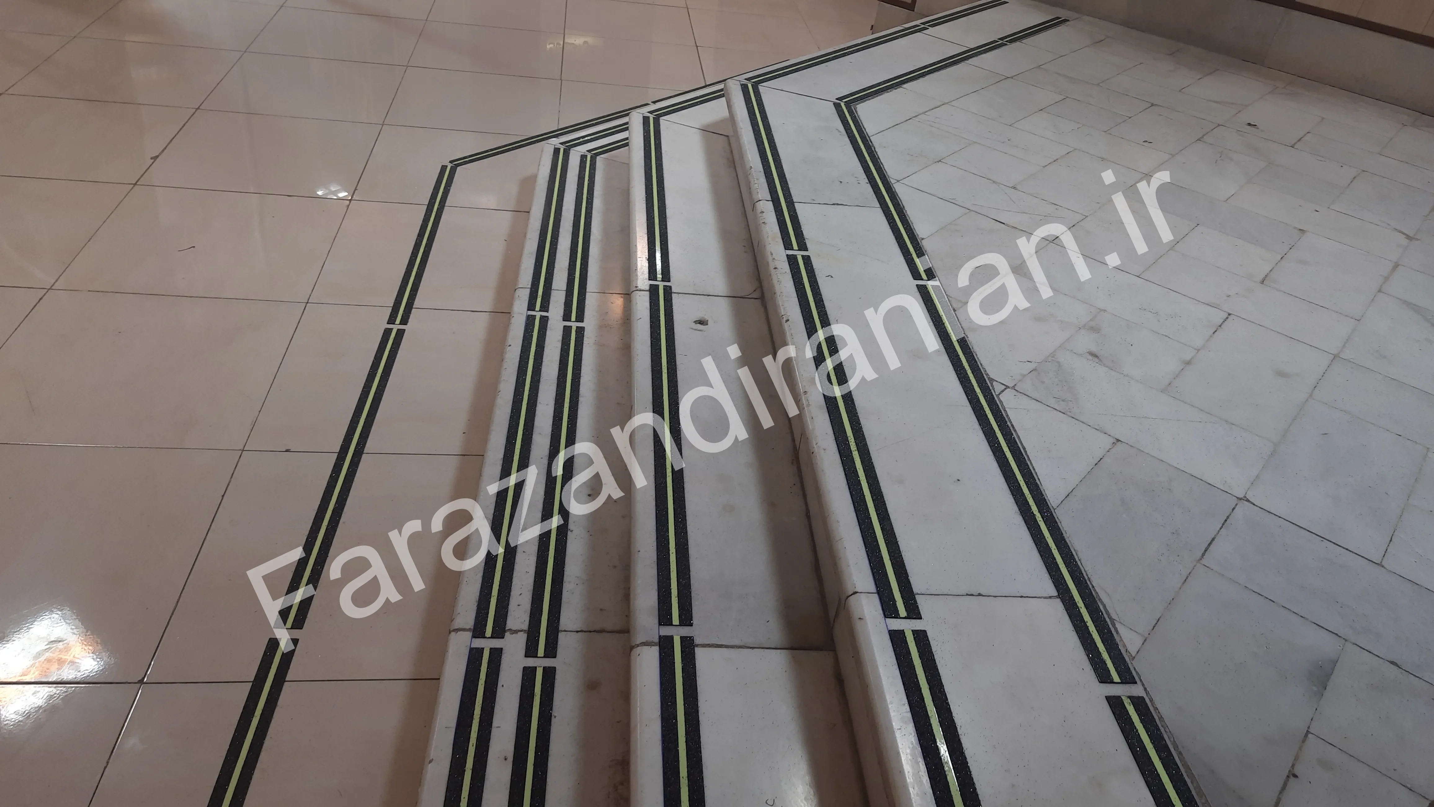 تصویر ۴۸ از اجرای نوار ضد لغزش در بیمارستان ۱۷ شهریور مشهد