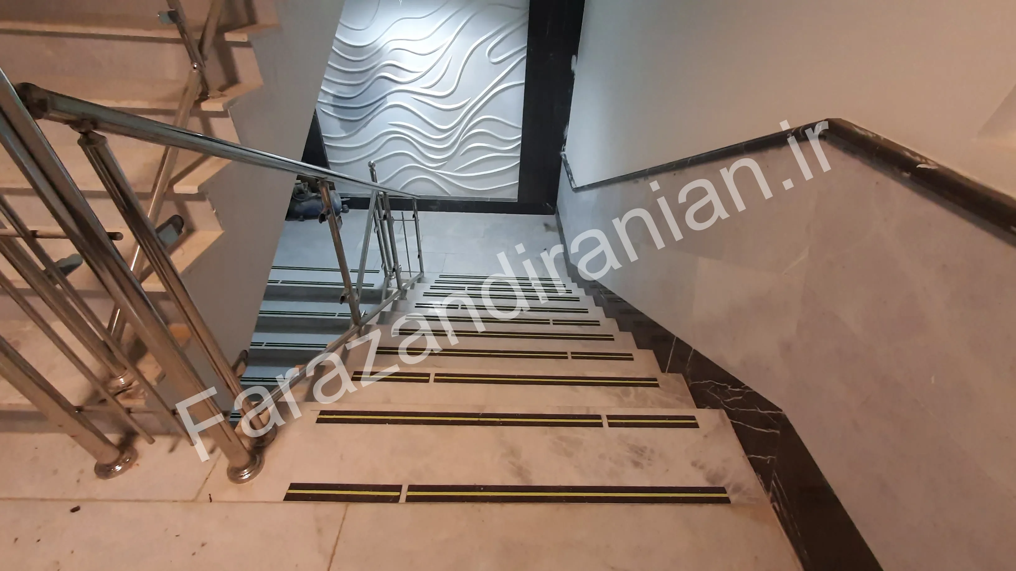 تصویر ۵۴ از اجرای نوار ضد لغزش در بیمارستان ۱۷ شهریور مشهد
