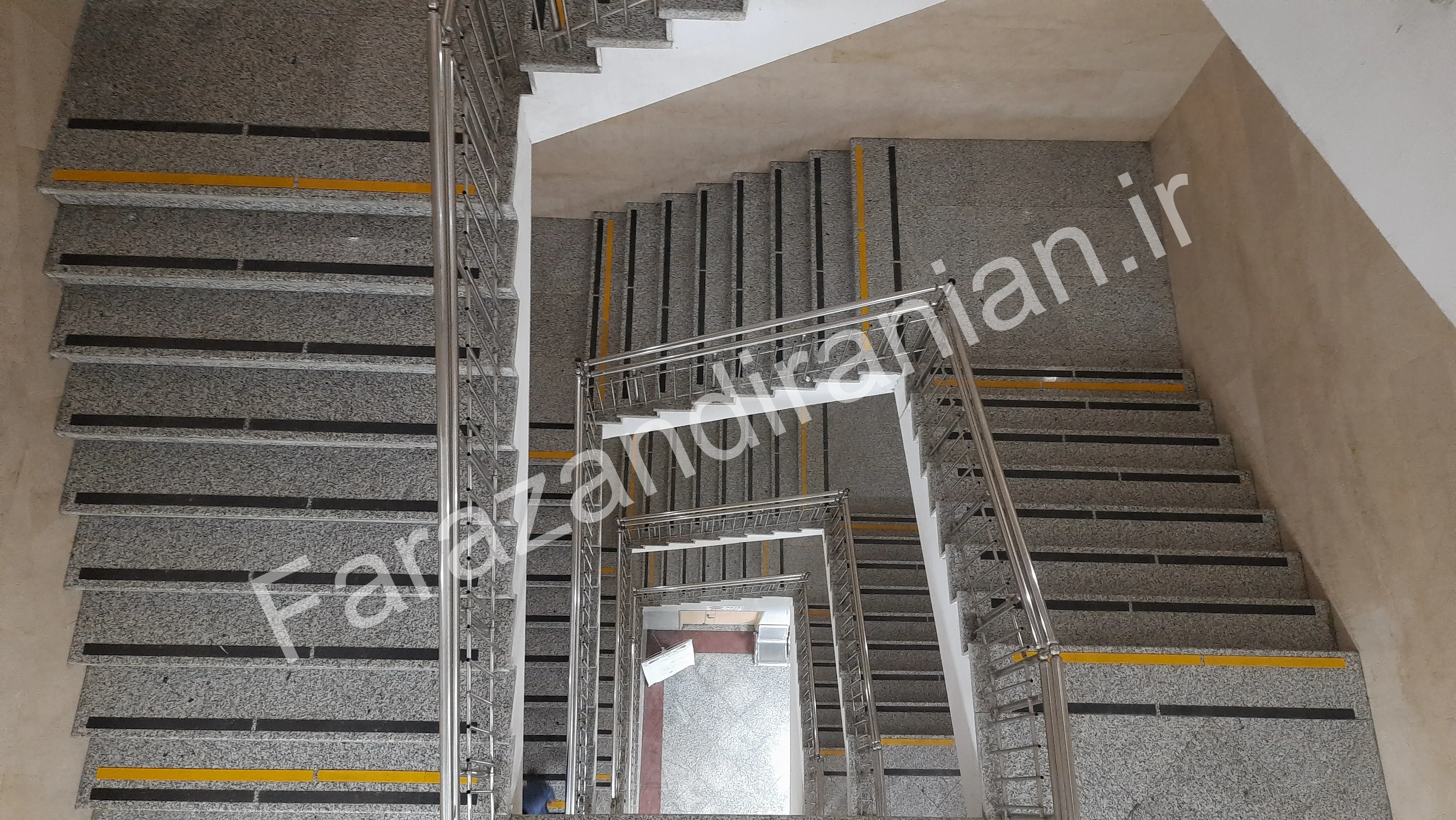 تصویر ۱۰ از اجرای نوار ضد لغزش در بیمارستان ۵ آذر گرگان
