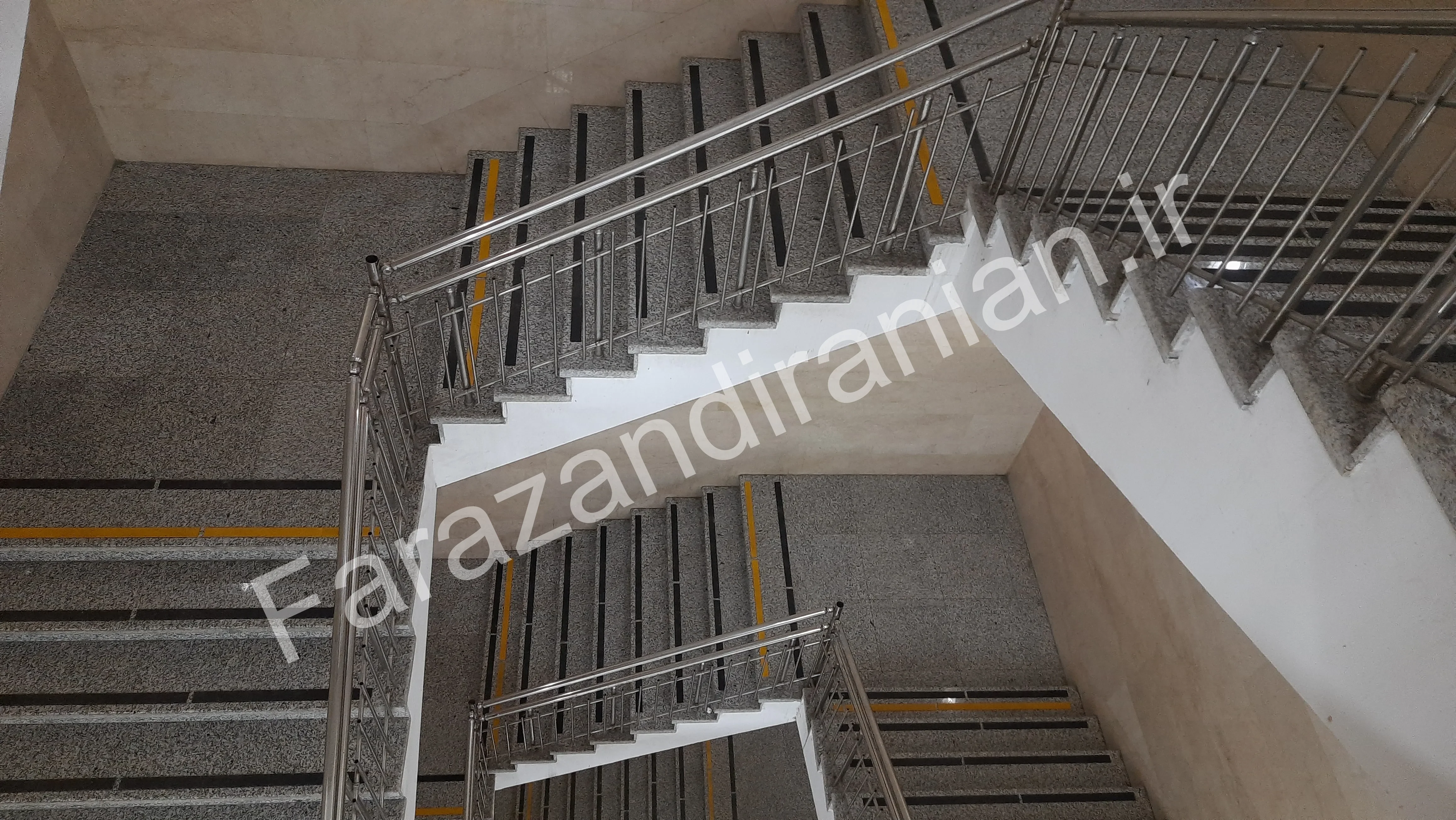 تصویر ۱۱ از اجرای نوار ضد لغزش در بیمارستان ۵ آذر گرگان