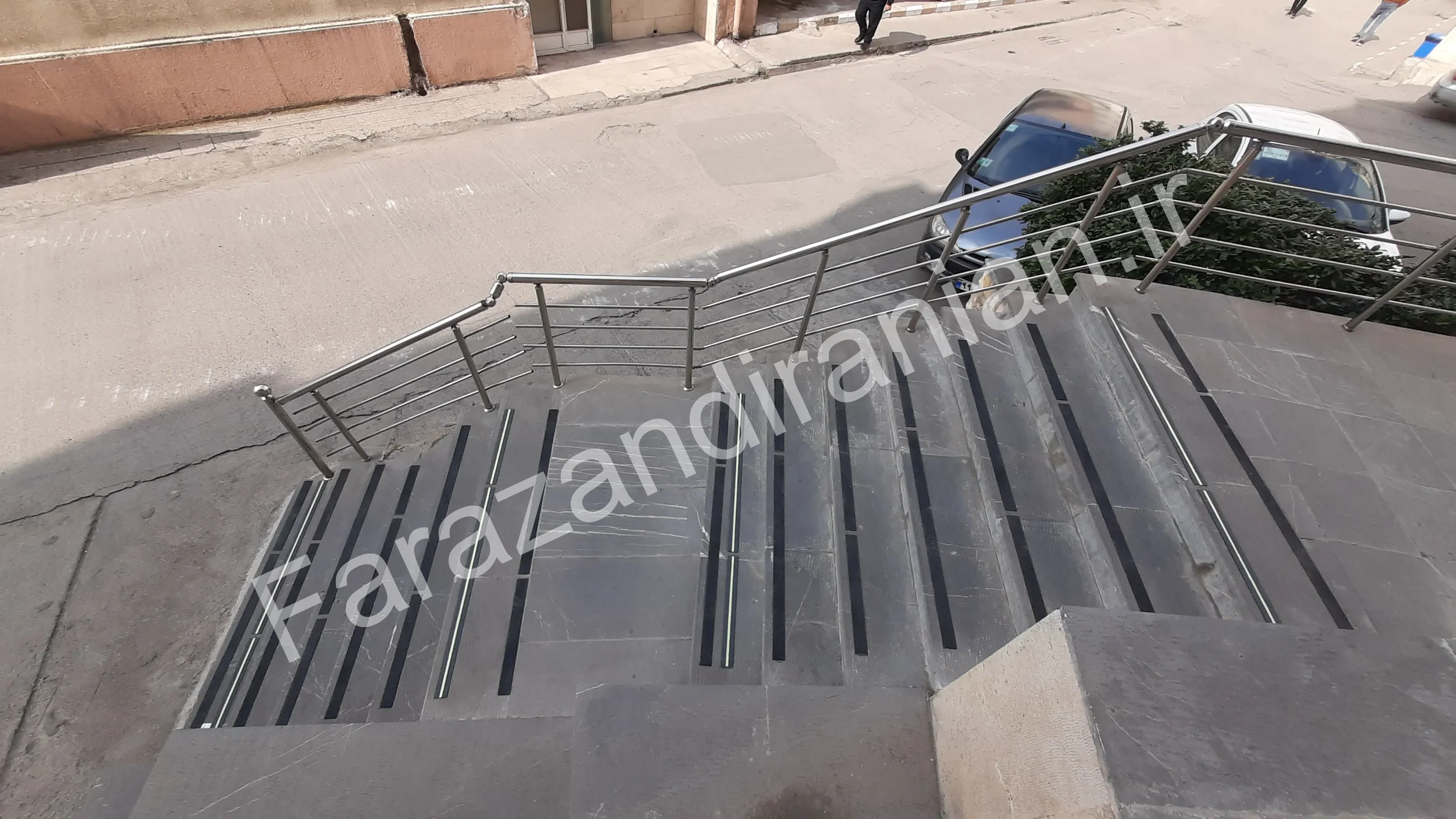تصویر ۳۶ از اجرای نوار ضد لغزش در بیمارستان ۵ آذر گرگان