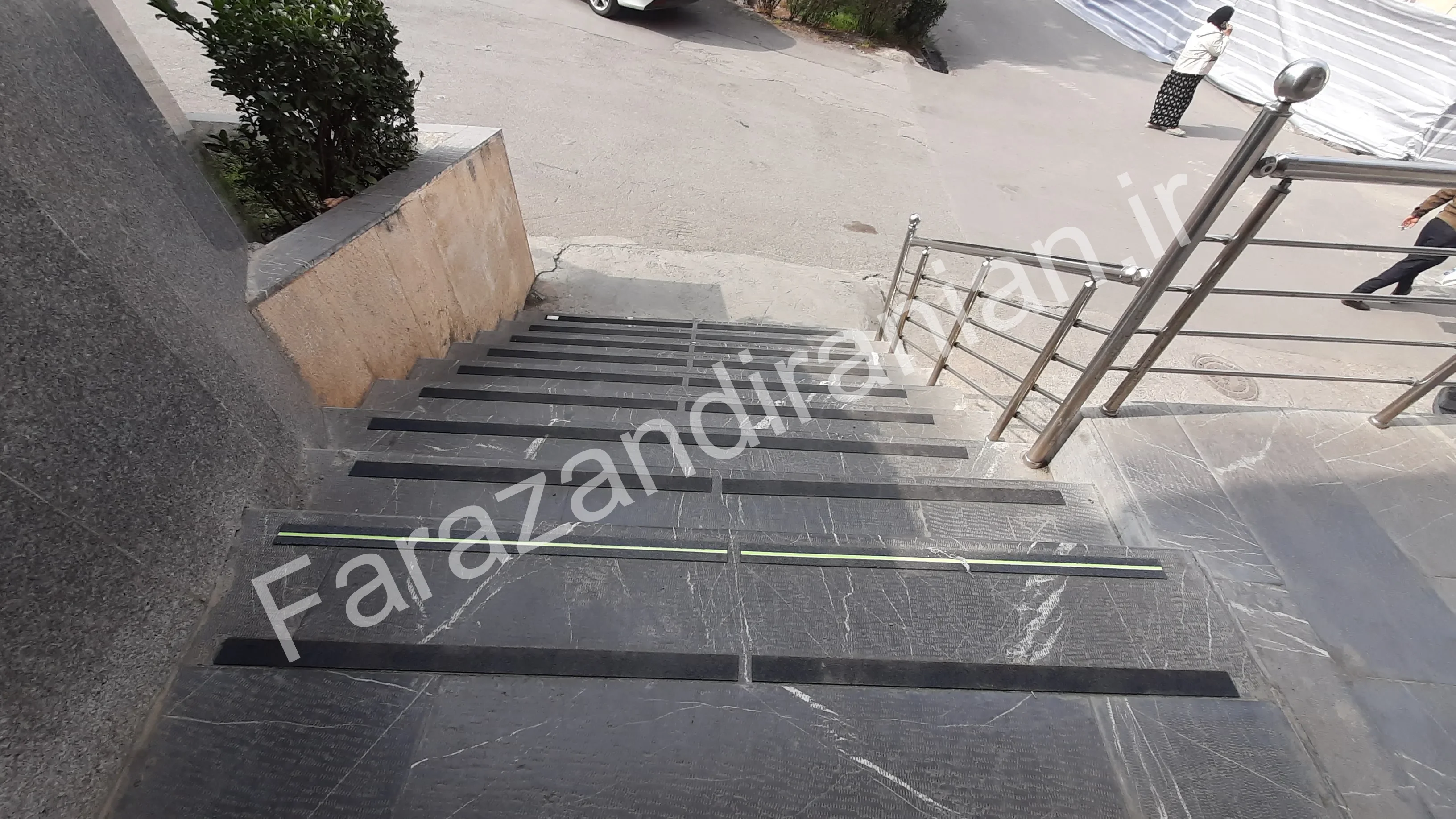 تصویر ۴۰ از اجرای نوار ضد لغزش در بیمارستان ۵ آذر گرگان