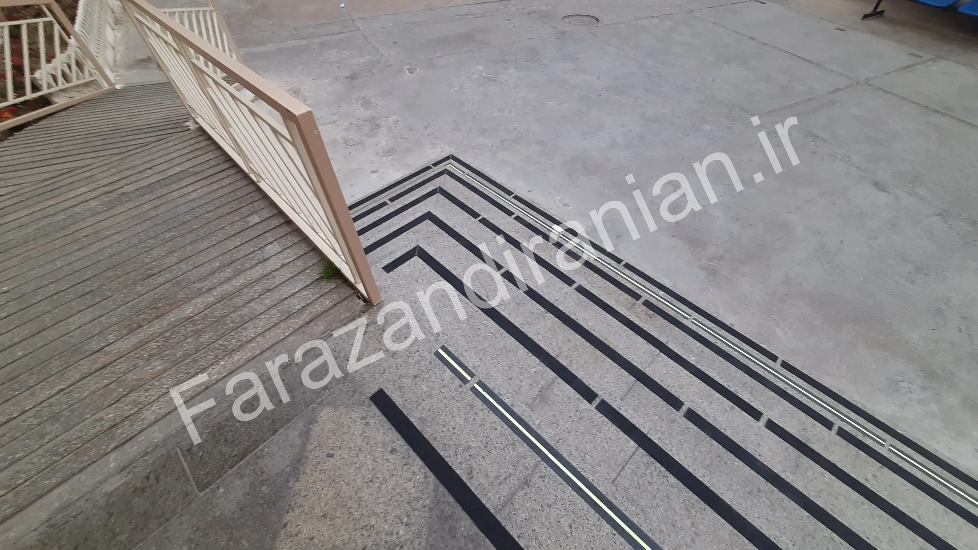تصویر ۴۸ از اجرای نوار ضد لغزش در بیمارستان ۵ آذر گرگان
