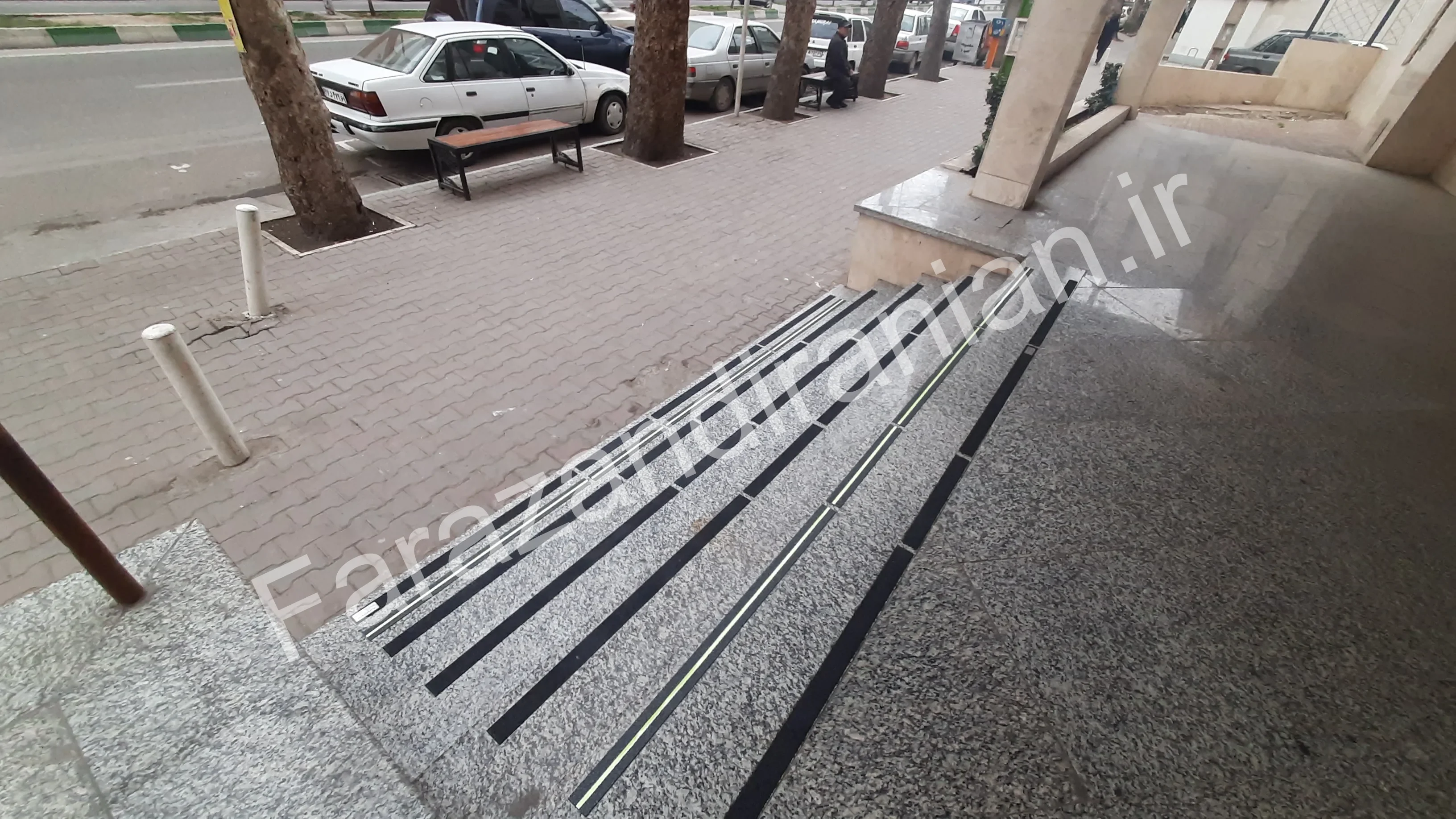 تصویر ۵۰ از اجرای نوار ضد لغزش در بیمارستان ۵ آذر گرگان