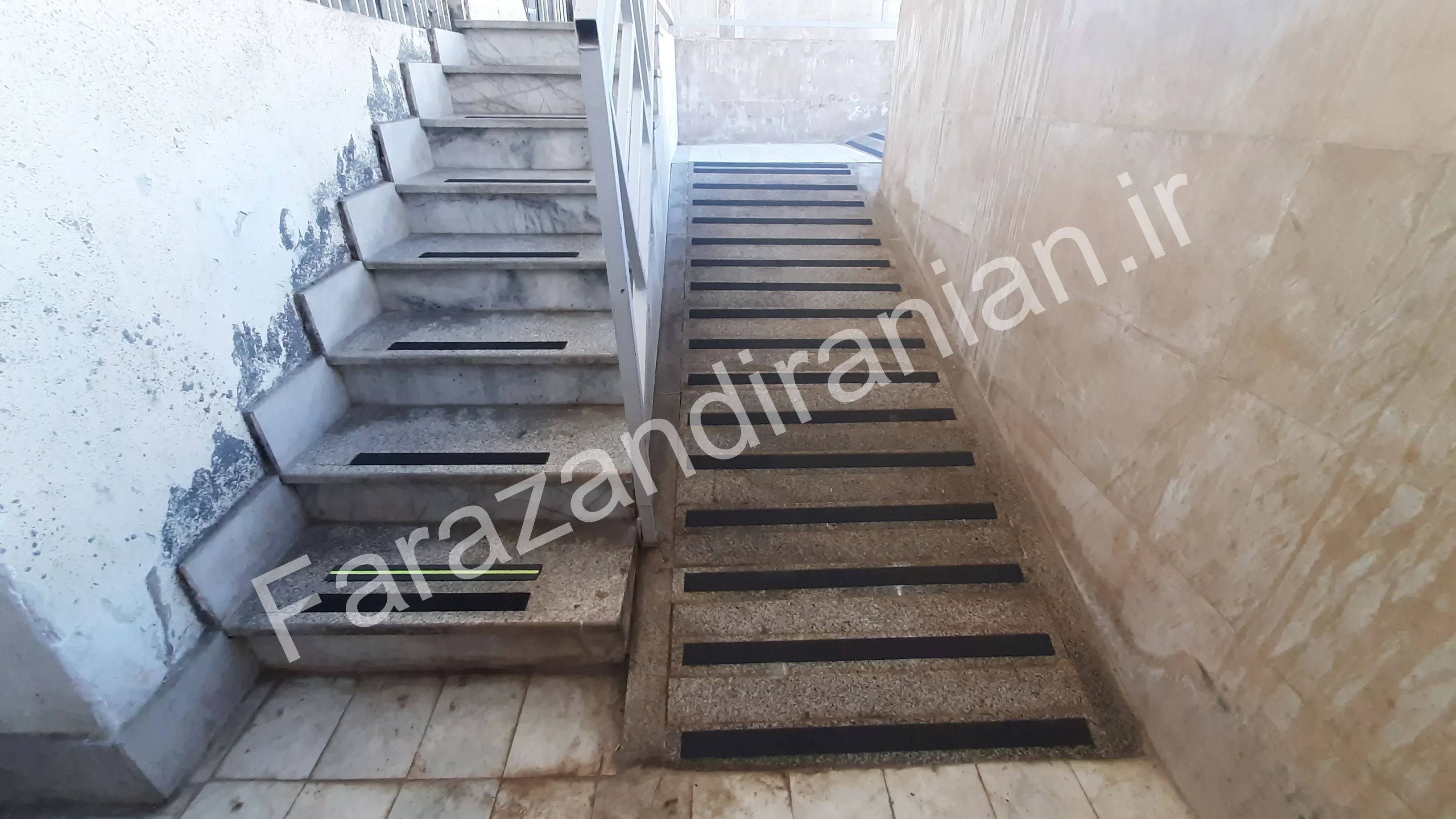 تصویر ۶۳ از اجرای نوار ضد لغزش در بیمارستان ۵ آذر گرگان
