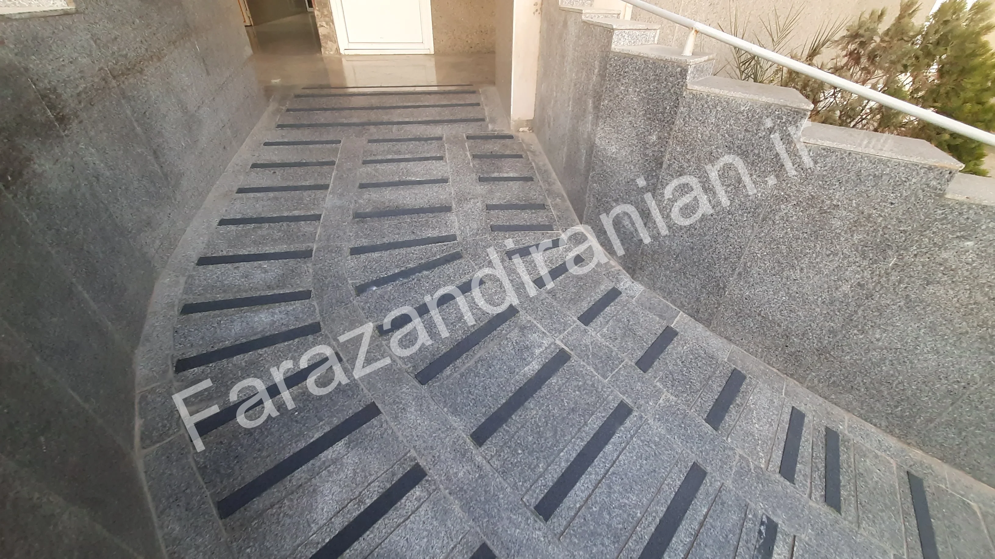 تصویر ۷۰ از اجرای نوار ضد لغزش در بیمارستان ۵ آذر گرگان