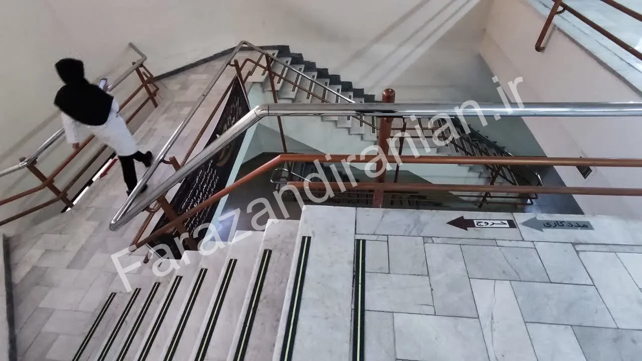 تصویر ۴ از اجرای نوار ضد لغزش در بیمارستان افضلی‌پور کرمان