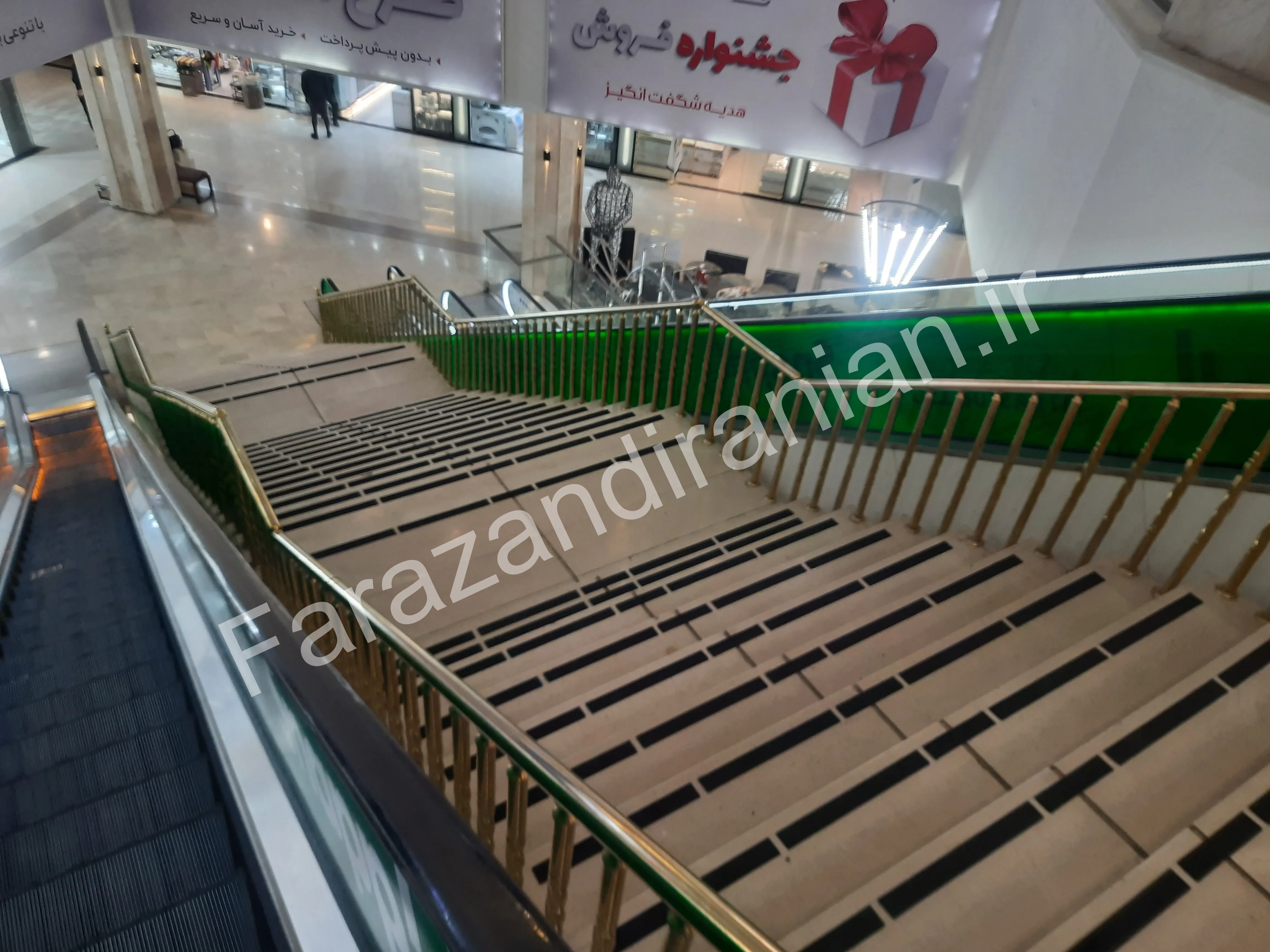 تصویر ۹ از اجرای نوار ضد لغزش در بازار بزرگ اطلس