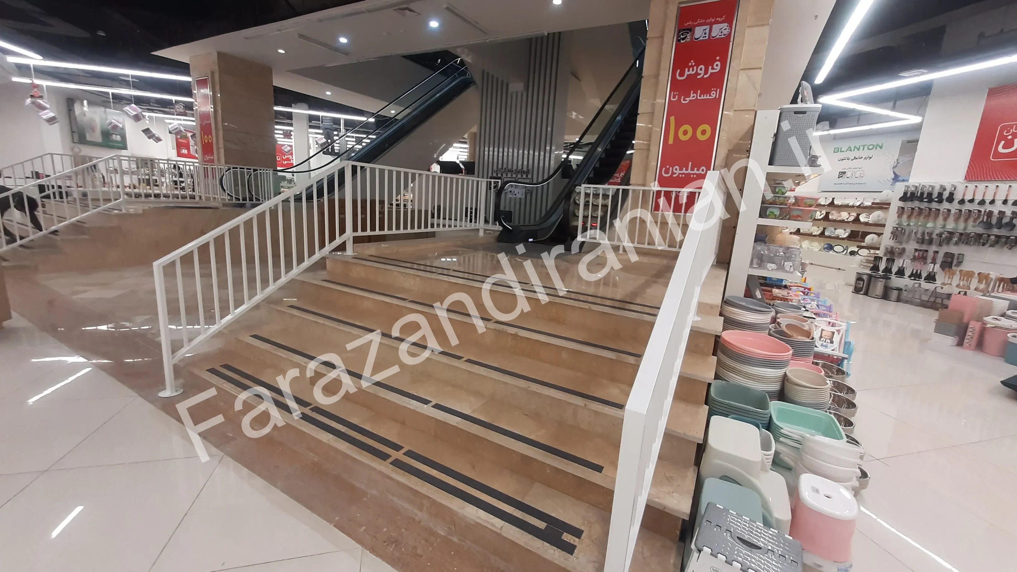 تصویر ۲۳ از اجرای نوار ضد لغزش در بازار بزرگ اطلس