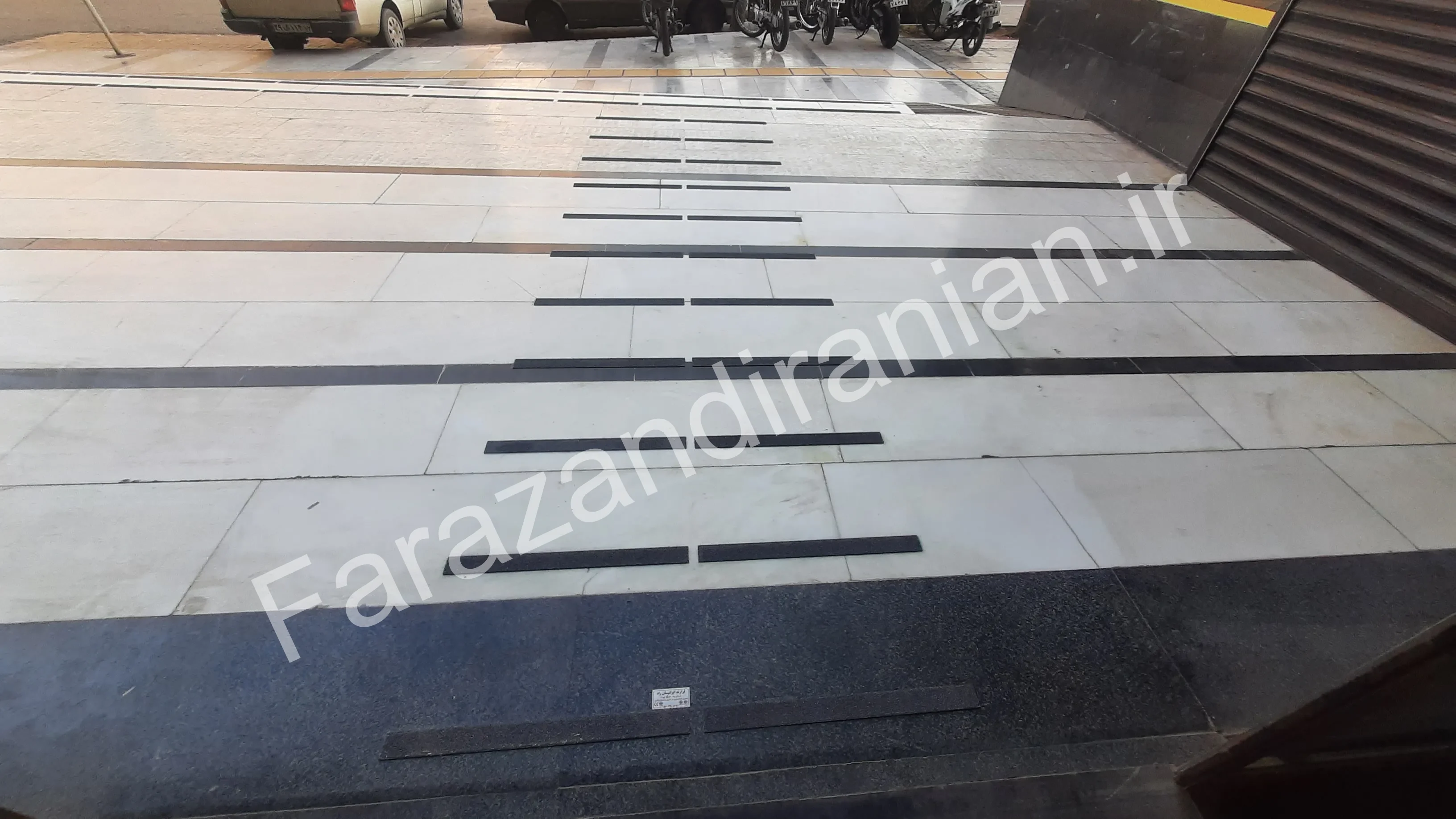 تصویر ۲۶ از اجرای نوار ضد لغزش در بازار بزرگ اطلس