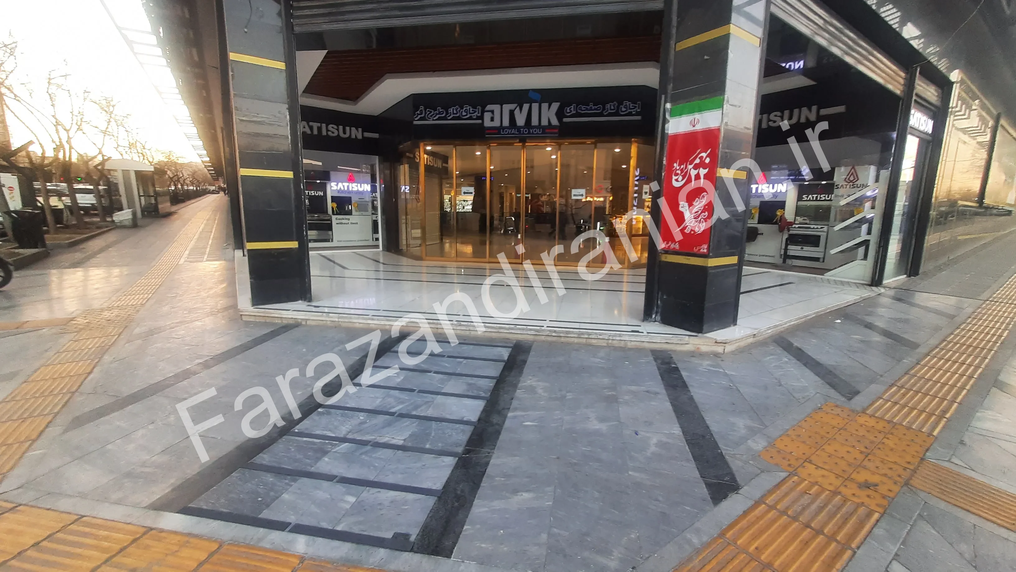 تصویر ۳۰ از اجرای نوار ضد لغزش در بازار بزرگ اطلس