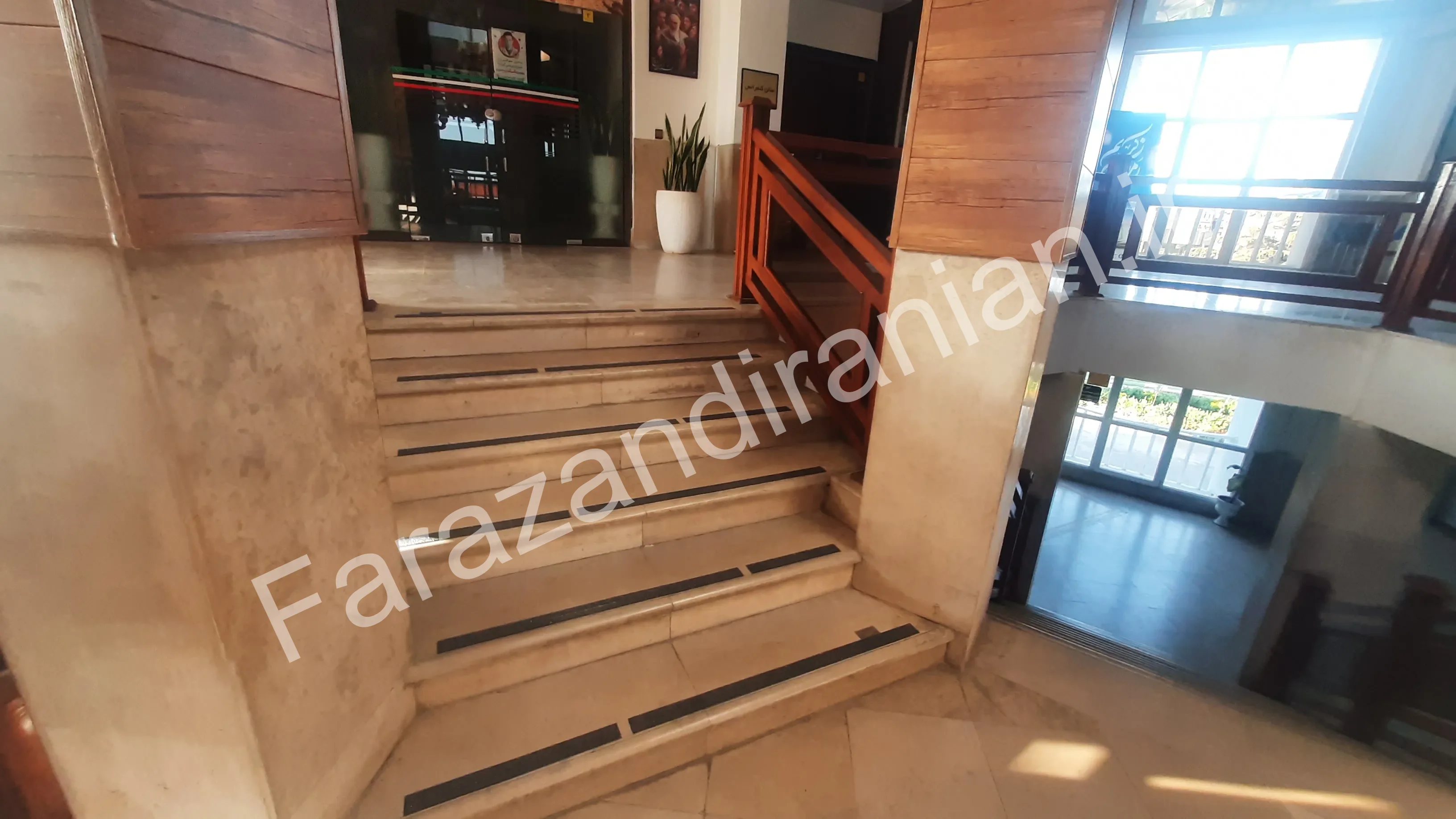 تصویر ۲ از اجرای نوار ضد لغزش در شهرداری بابل