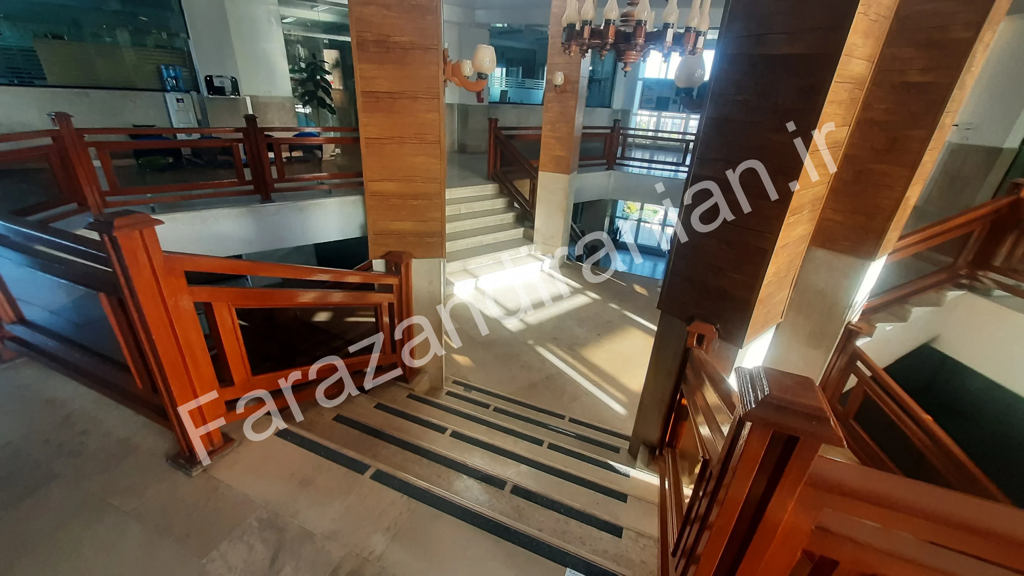 تصویر ۳ از اجرای نوار ضد لغزش در شهرداری بابل