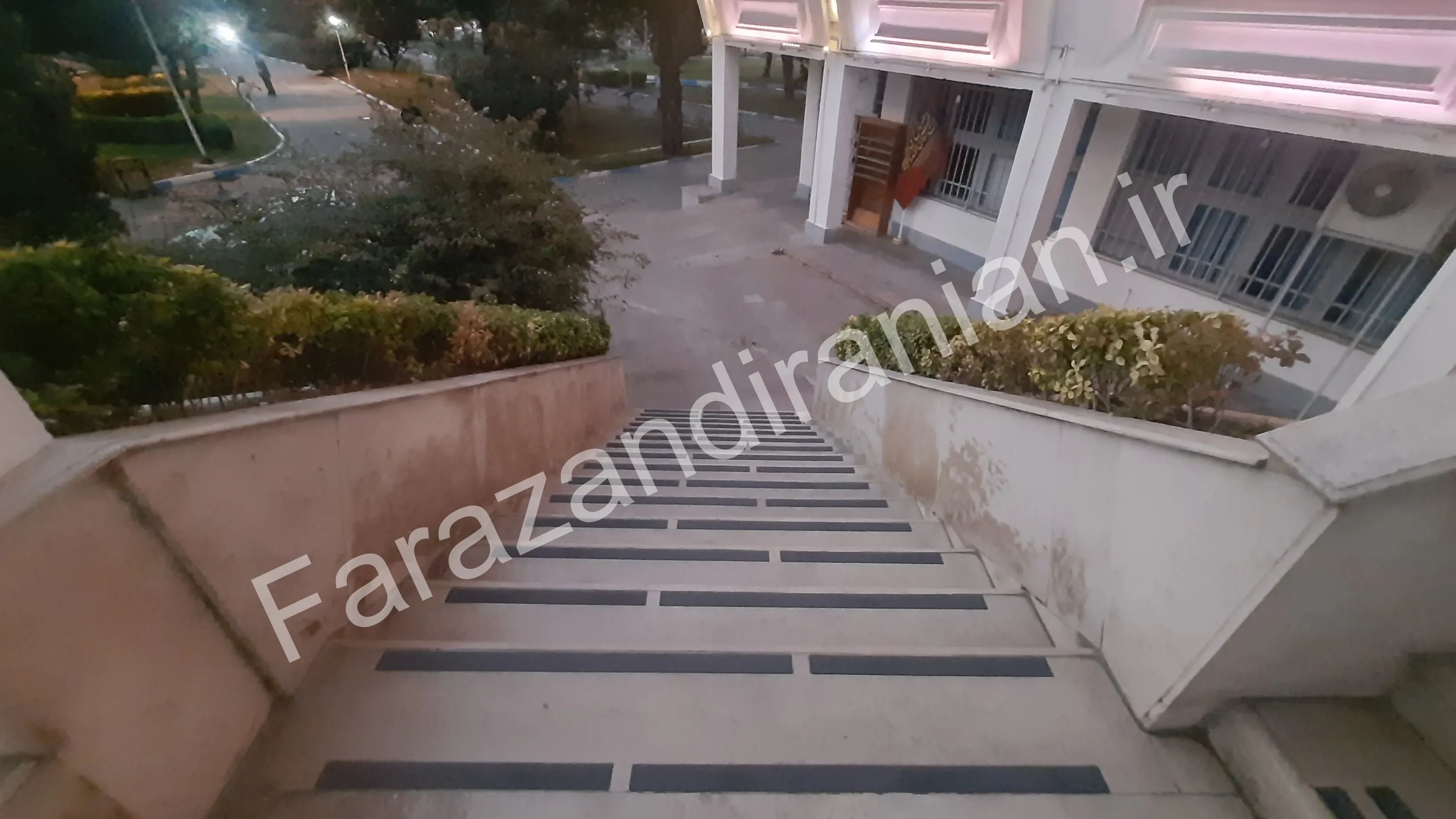 تصویر ۱۱ از اجرای نوار ضد لغزش در شهرداری بابل