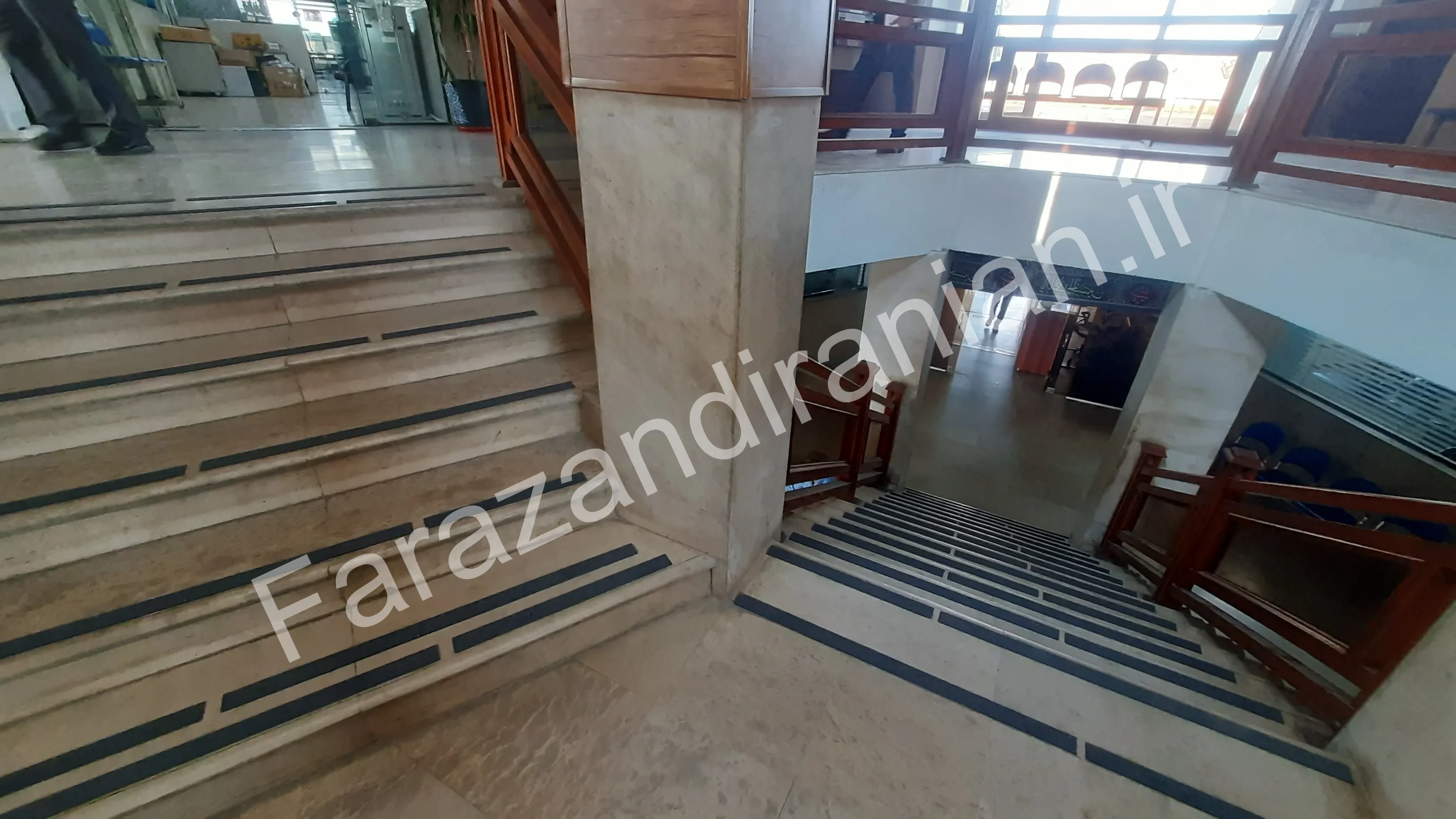 تصویر ۱۴ از اجرای نوار ضد لغزش در شهرداری بابل