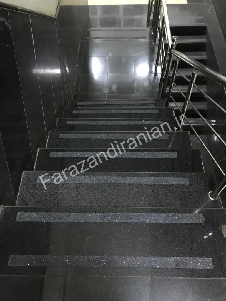 تصویر ۵ از اجرای نوار ضد لغزش در کارخانه فولاد بافت کرمان