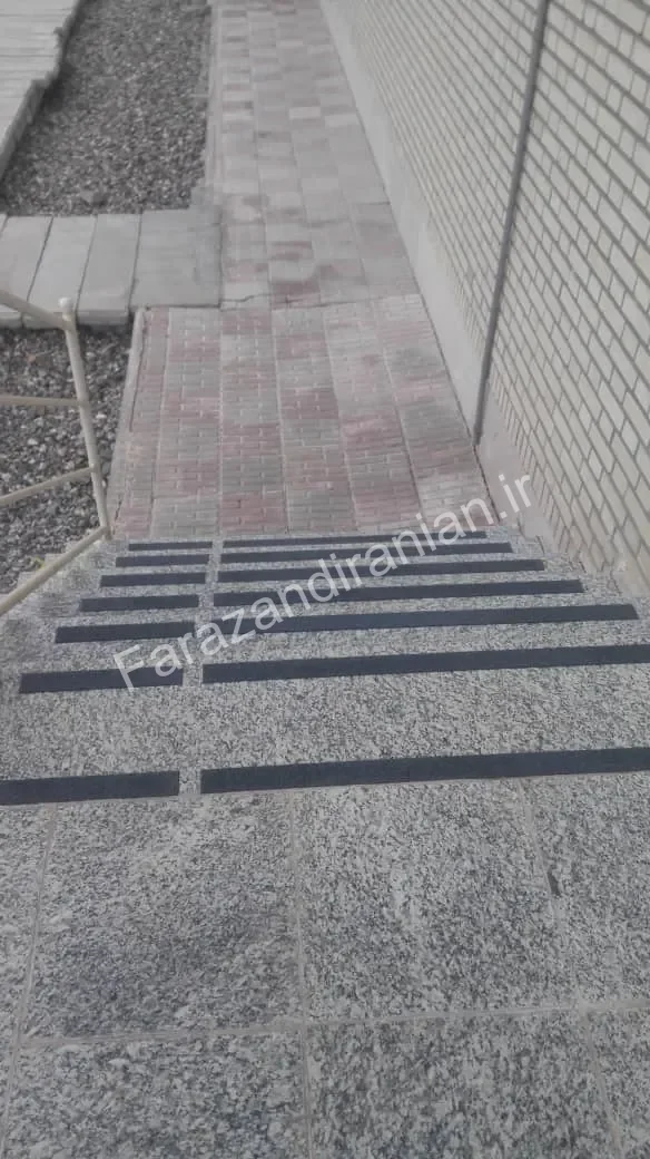 تصویر ۶ از اجرای نوار ضد لغزش در کارخانه فولاد بافت کرمان
