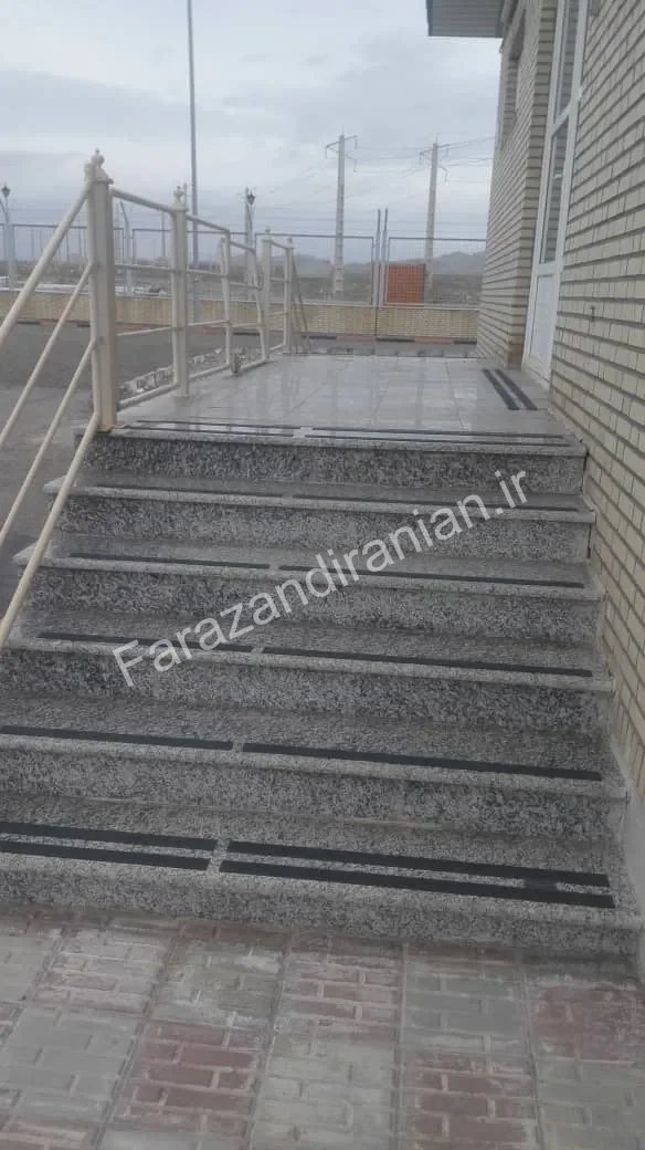 تصویر ۷ از اجرای نوار ضد لغزش در کارخانه فولاد بافت کرمان