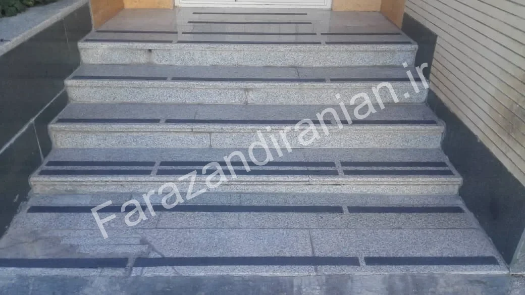تصویر ۸ از اجرای نوار ضد لغزش در کارخانه فولاد بافت کرمان
