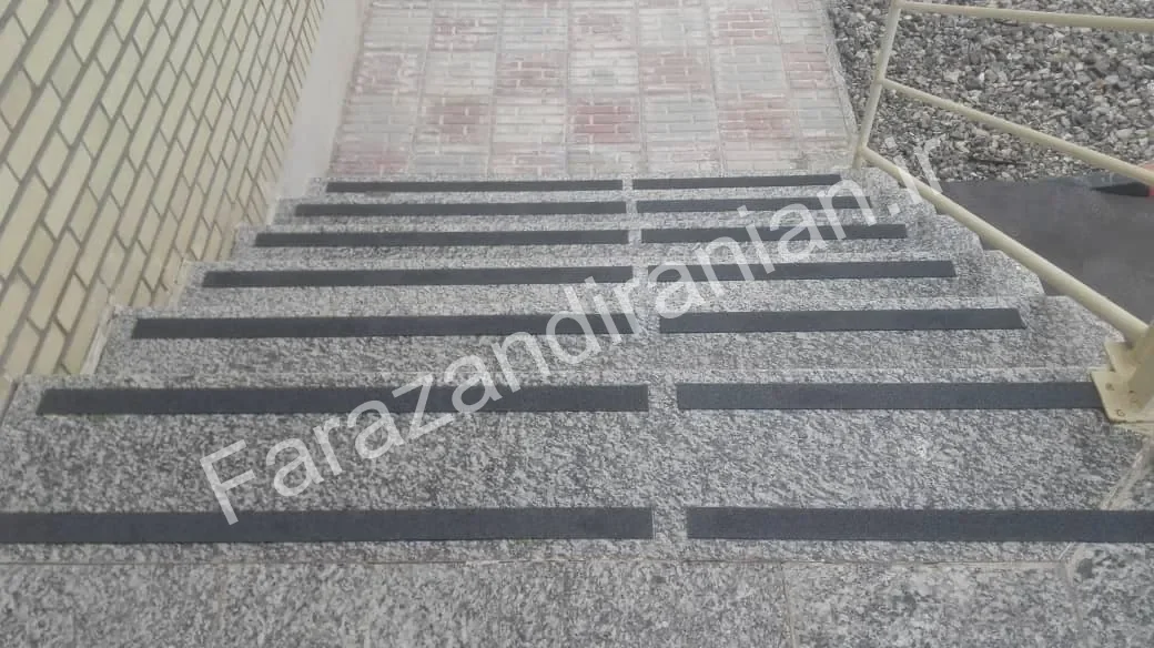 تصویر ۹ از اجرای نوار ضد لغزش در کارخانه فولاد بافت کرمان