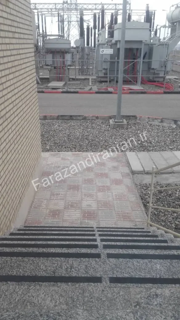 تصویر ۱۱ از اجرای نوار ضد لغزش در کارخانه فولاد بافت کرمان