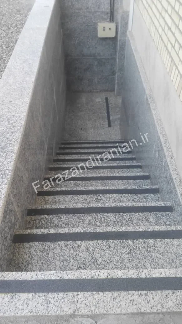 تصویر ۱۲ از اجرای نوار ضد لغزش در کارخانه فولاد بافت کرمان