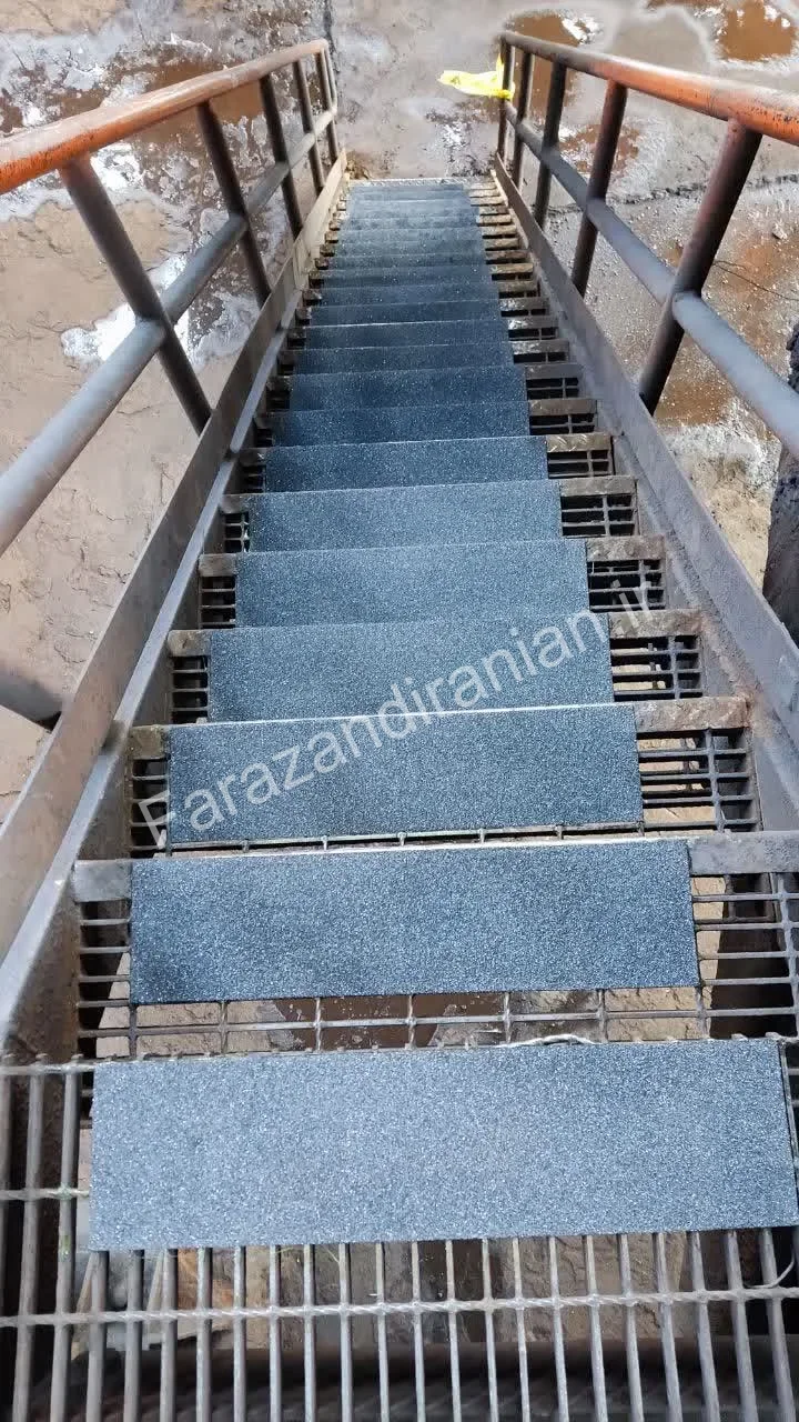تصویر ۲۱ از اجرای نوار ضد لغزش در کارخانه فولاد بافت کرمان