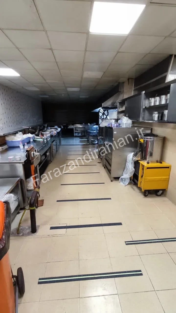 تصویر ۲۴ از اجرای نوار ضد لغزش در کارخانه فولاد بافت کرمان