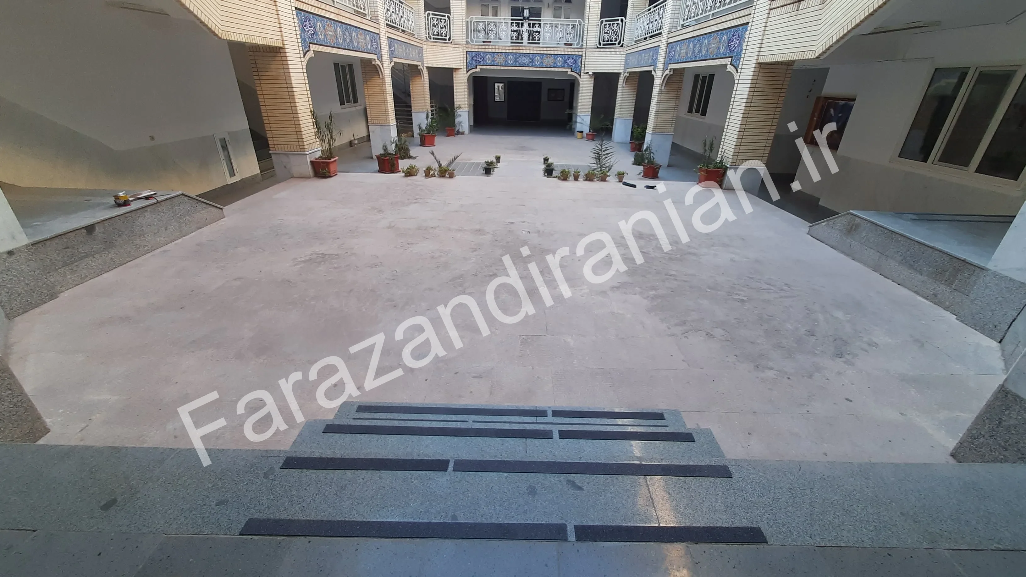 تصویر ۱۳ از اجرای نوار ضد لغزش در حوزه علمیه فاطمیه کرمان