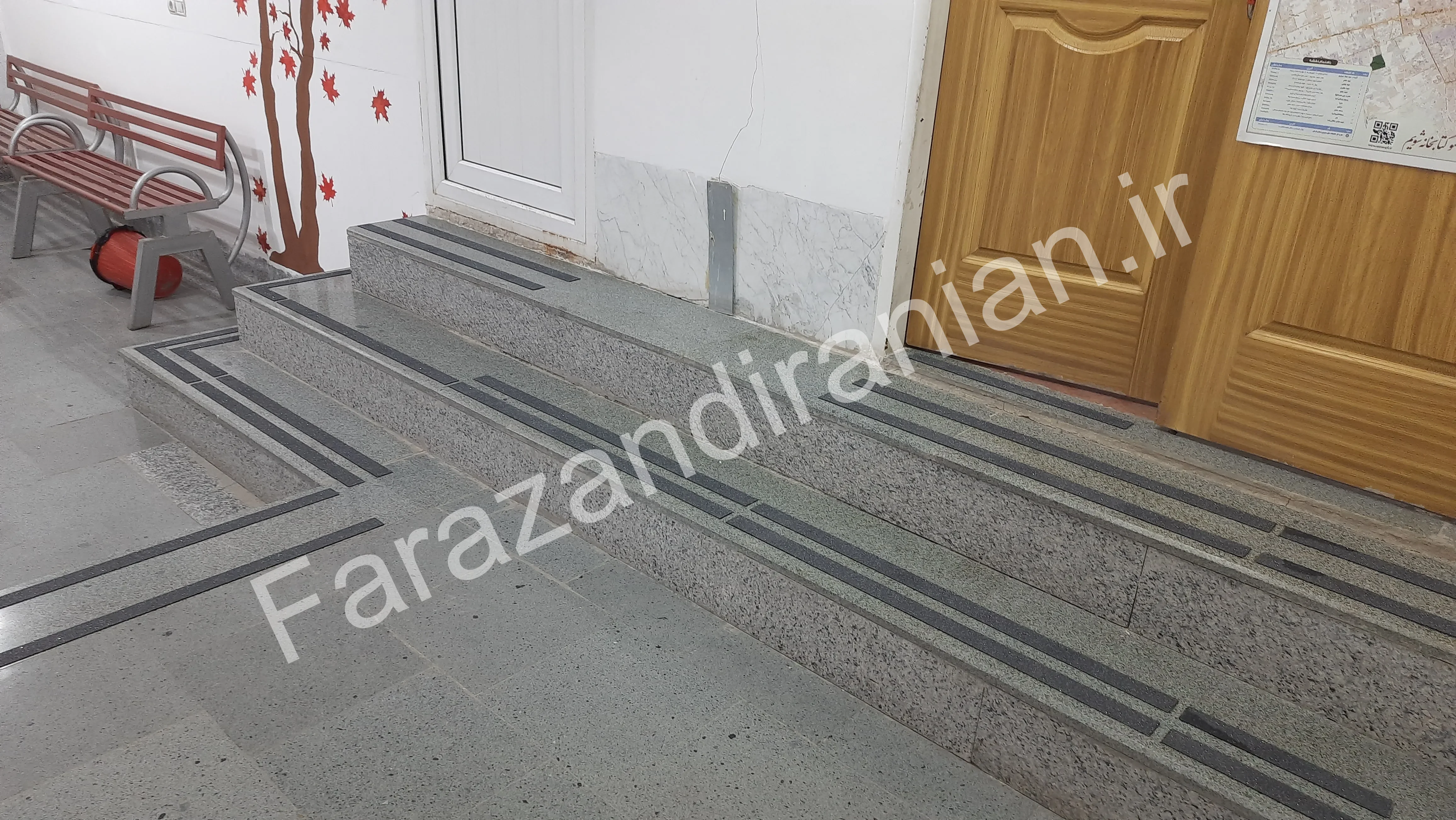 تصویر ۱۹ از اجرای نوار ضد لغزش در حوزه علمیه فاطمیه کرمان