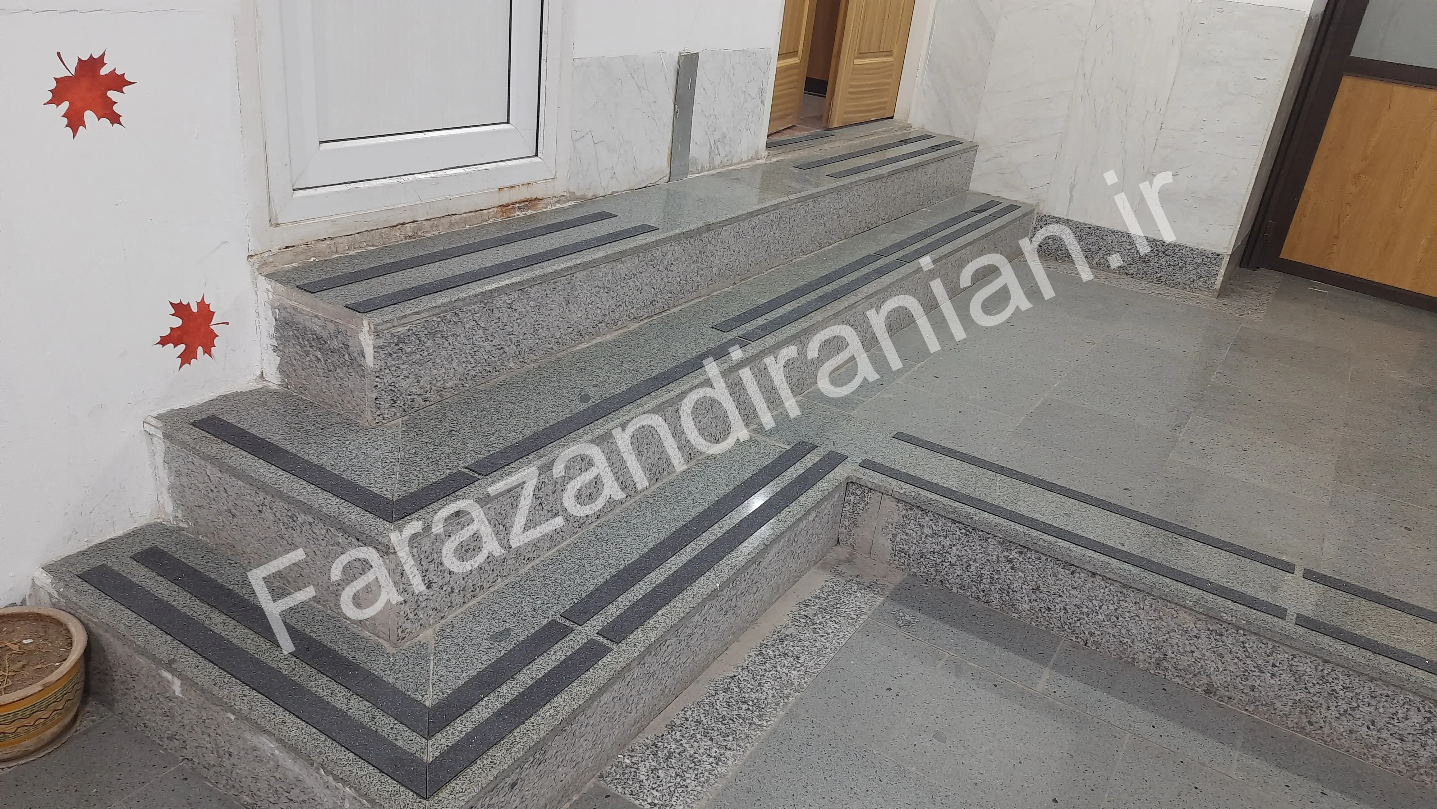 تصویر ۲۰ از اجرای نوار ضد لغزش در حوزه علمیه فاطمیه کرمان
