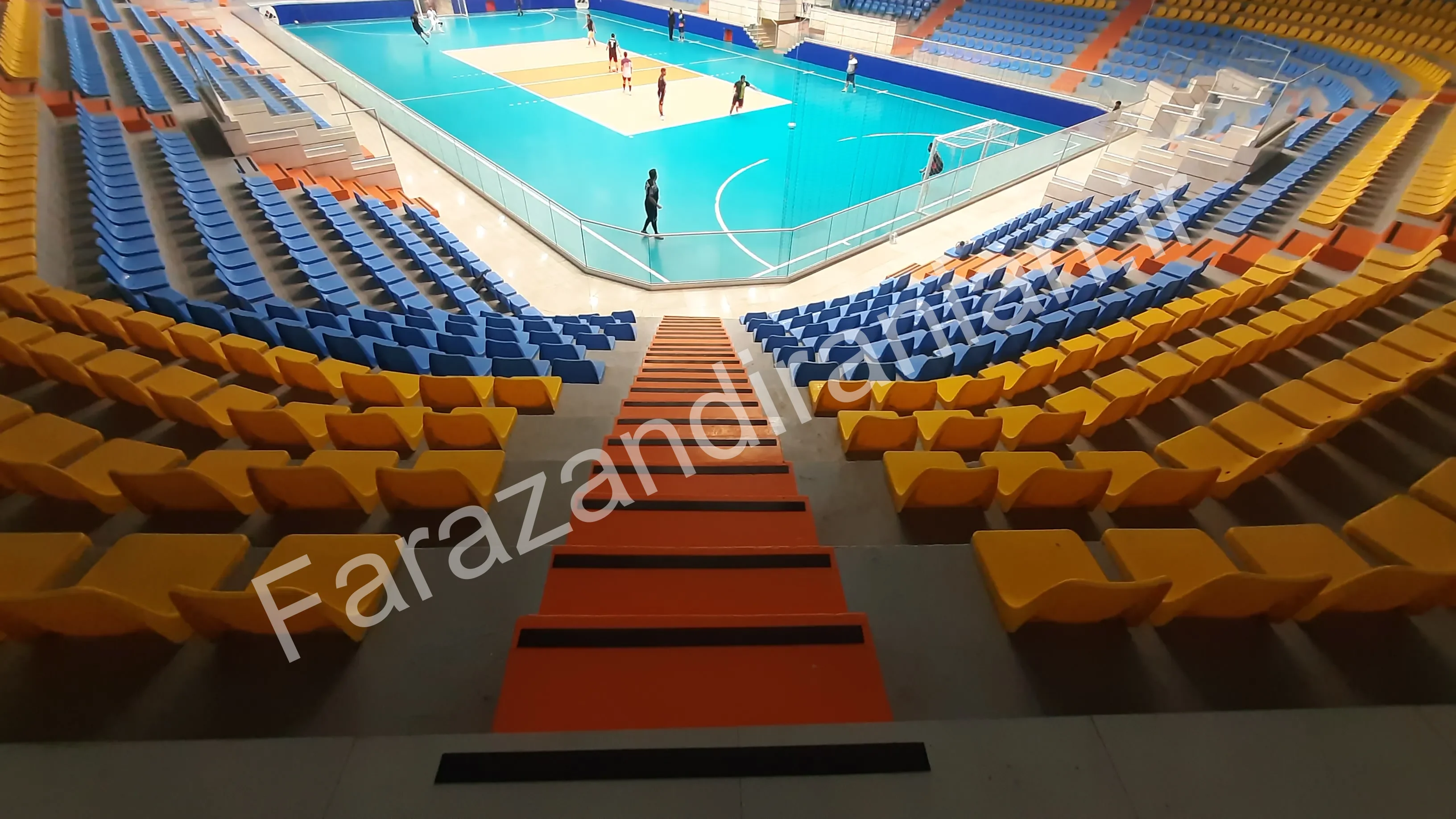 تصویر ۱۰ از اجرای نوار ضد لغزش در مجتمع ورزشی گهر روش سیرجان