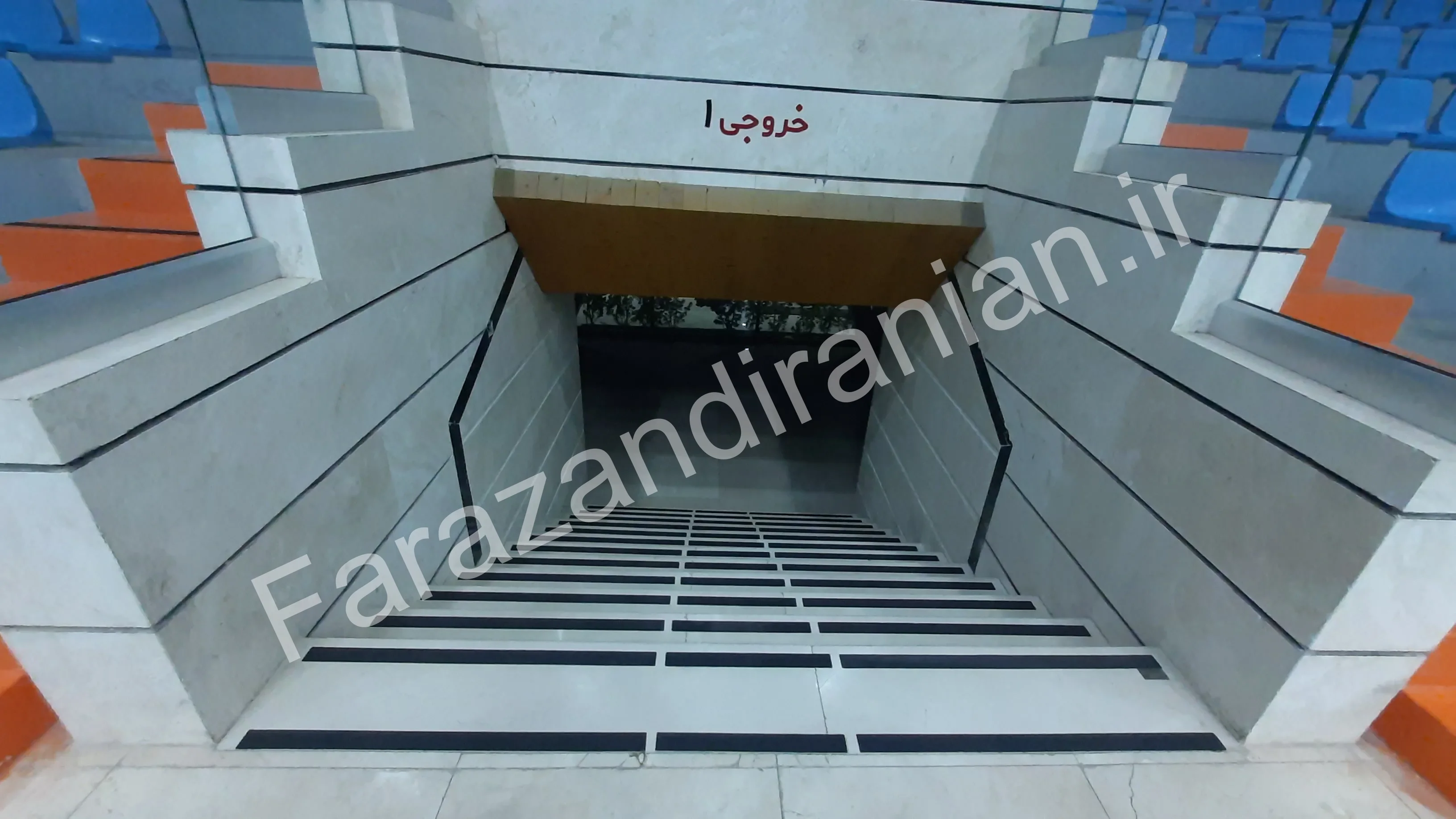تصویر ۱۲ از اجرای نوار ضد لغزش در مجتمع ورزشی گهر روش سیرجان