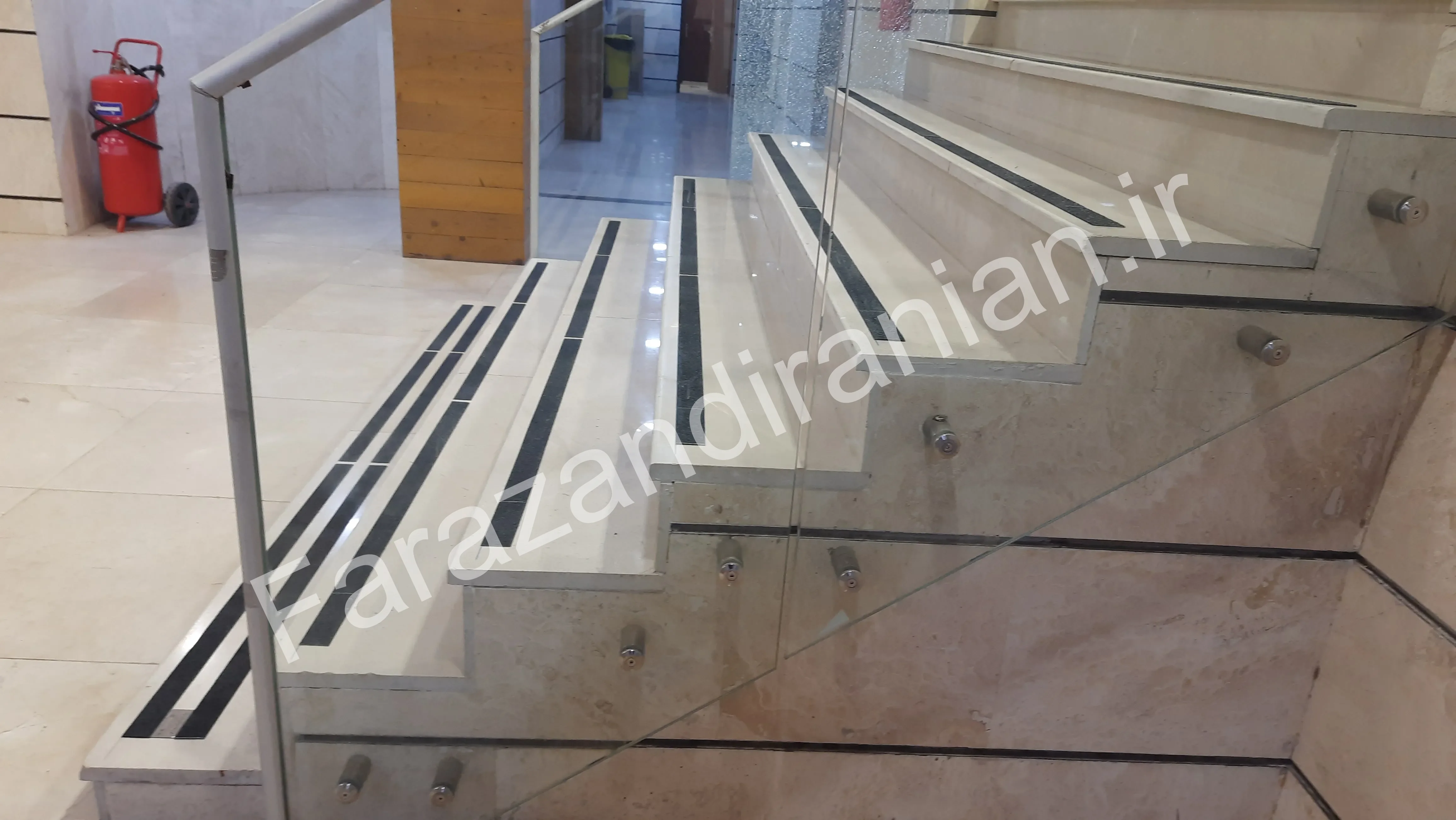تصویر ۱۵ از اجرای نوار ضد لغزش در مجتمع ورزشی گهر روش سیرجان
