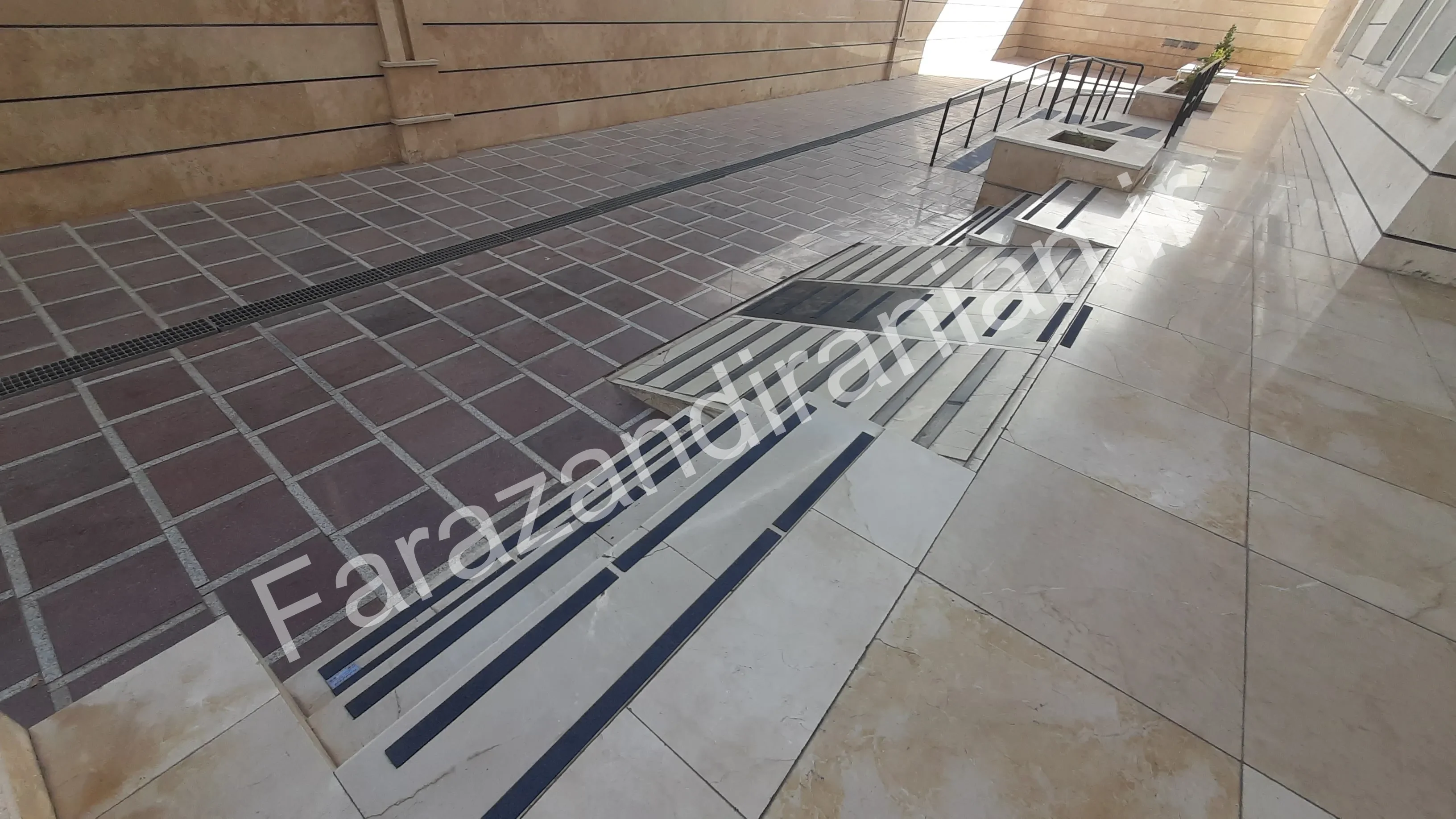 تصویر ۱۹ از اجرای نوار ضد لغزش در مجتمع ورزشی گهر روش سیرجان