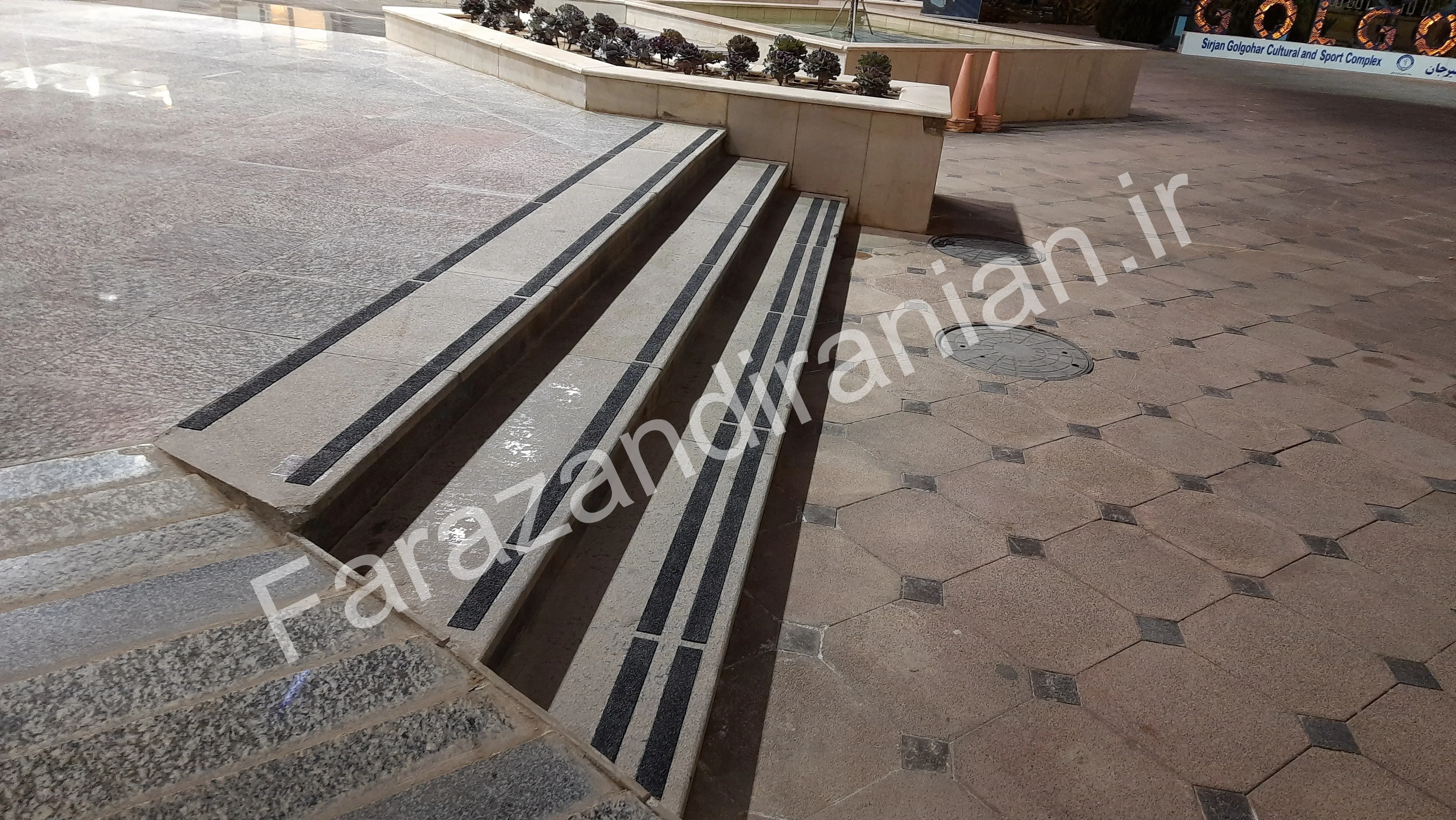 تصویر ۳ از اجرای نوار ضد لغزش در ورزشگاه باشگاه گلگهر سیرجان