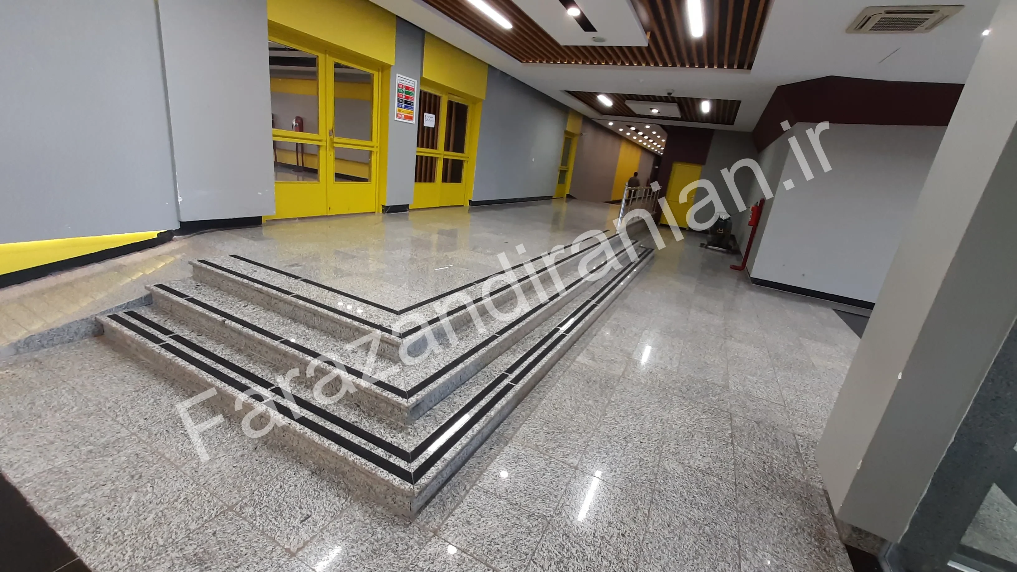 تصویر ۲۹ از اجرای نوار ضد لغزش در ورزشگاه باشگاه گلگهر سیرجان